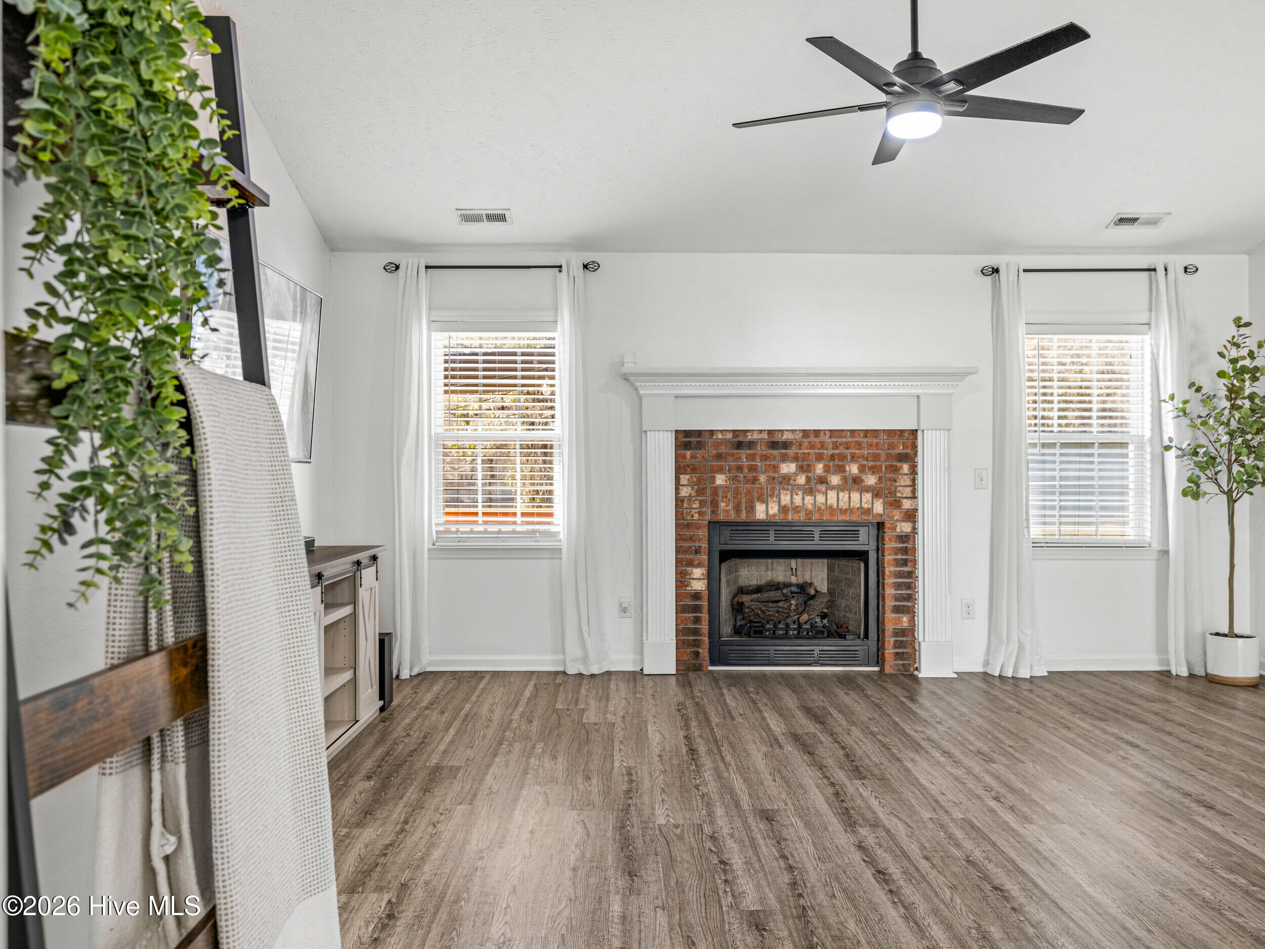 100554161 | Photo 17