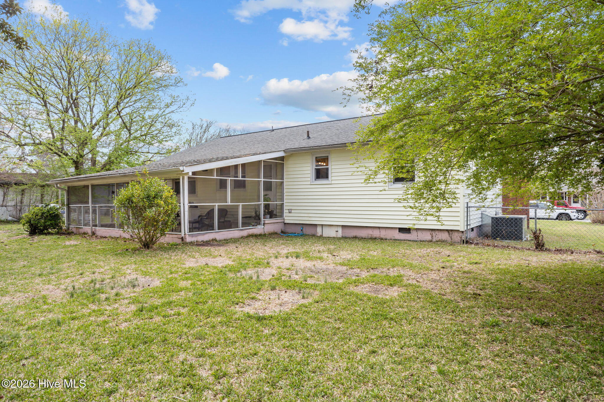 100563100 | Photo 24