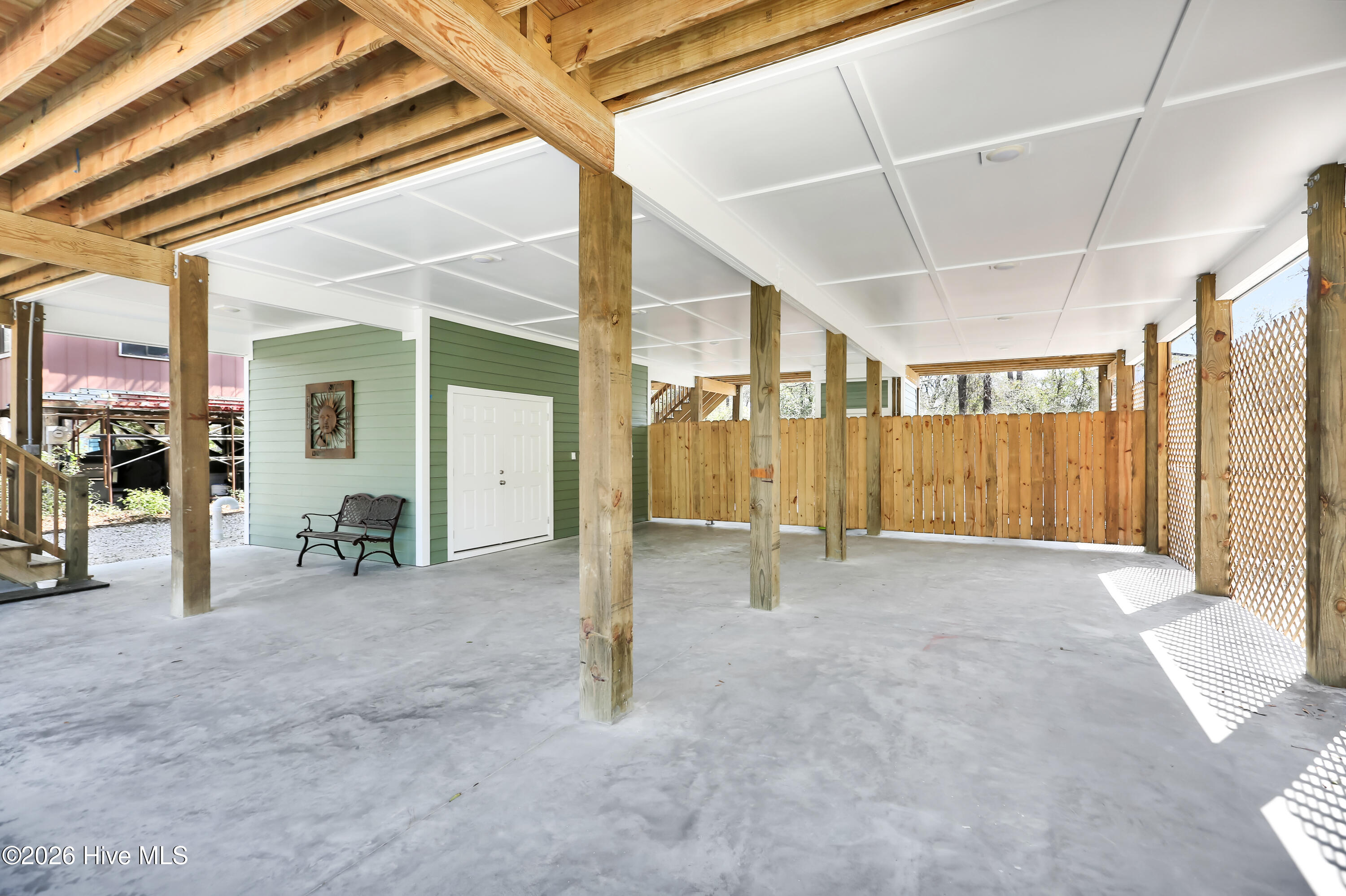 100564163 | Photo 33