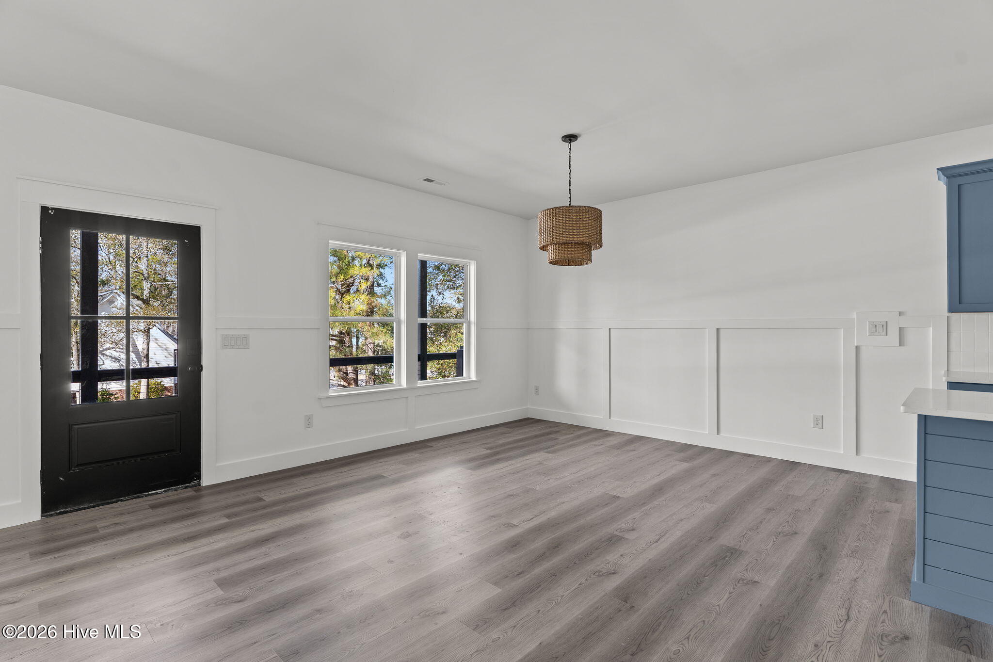 100549320 | Photo 11