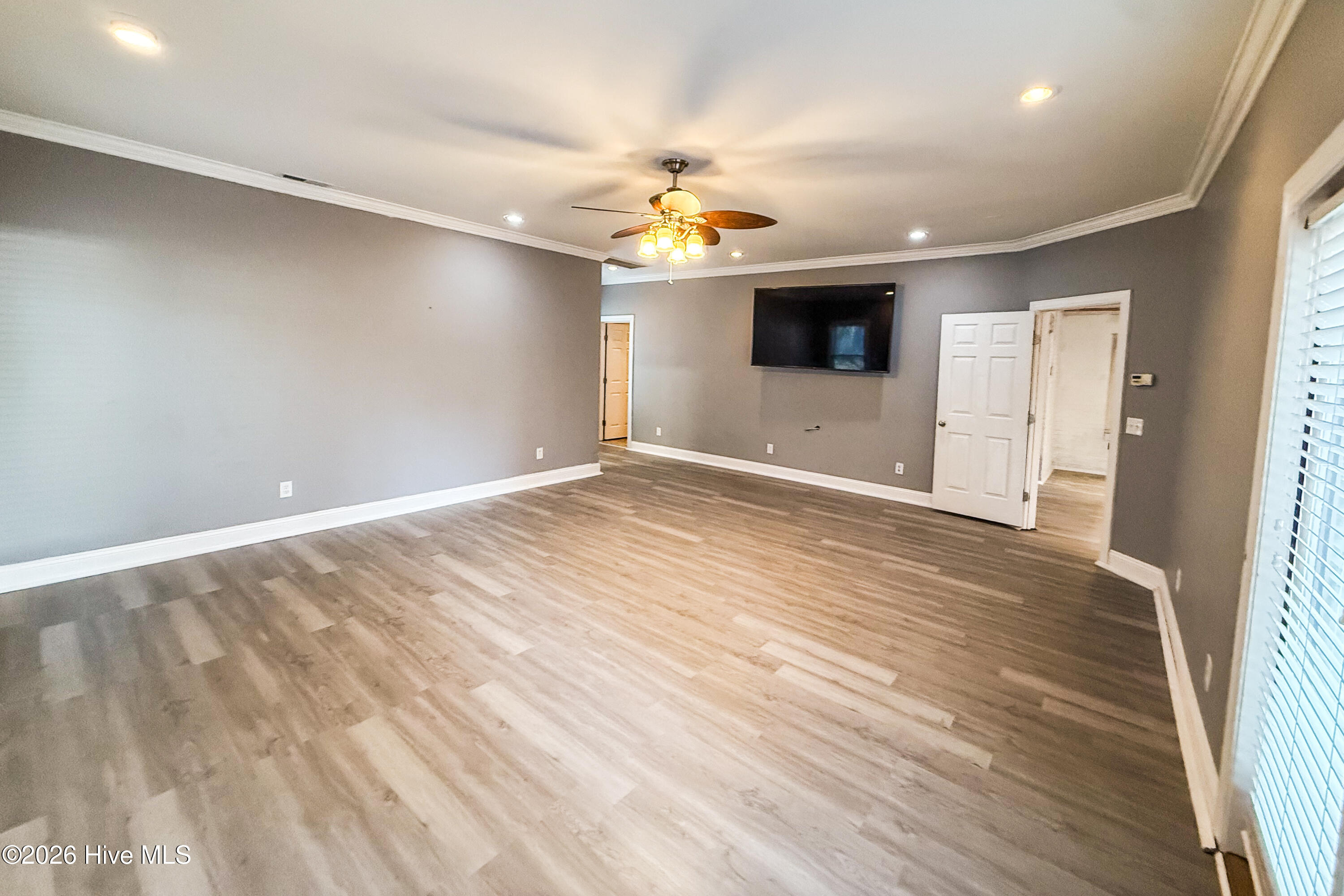 100547138 | Photo 25