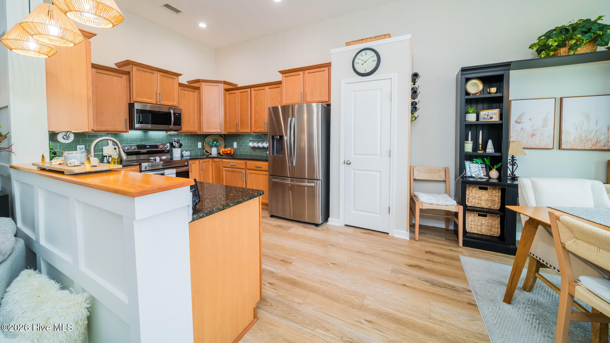 100557894 | Photo 15