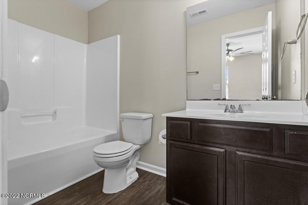 100568996 | Photo 18