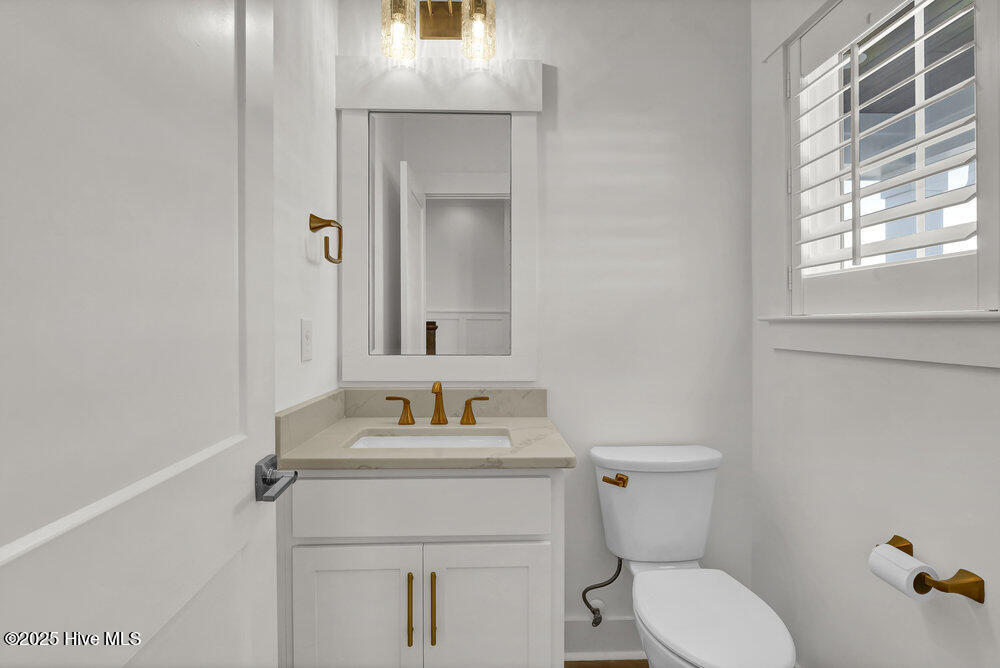 100518047 | Photo 10