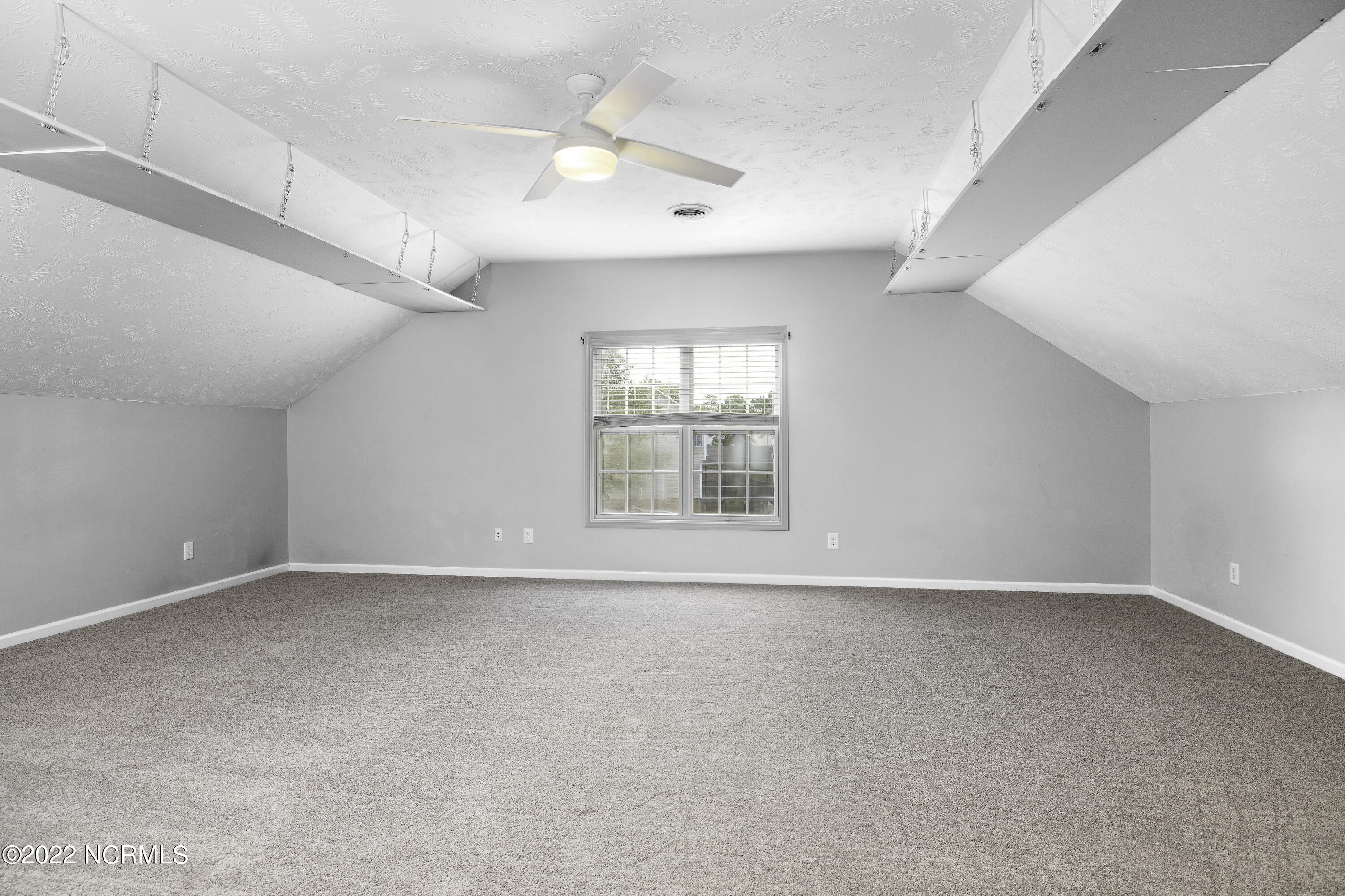 100549189 | Photo 16