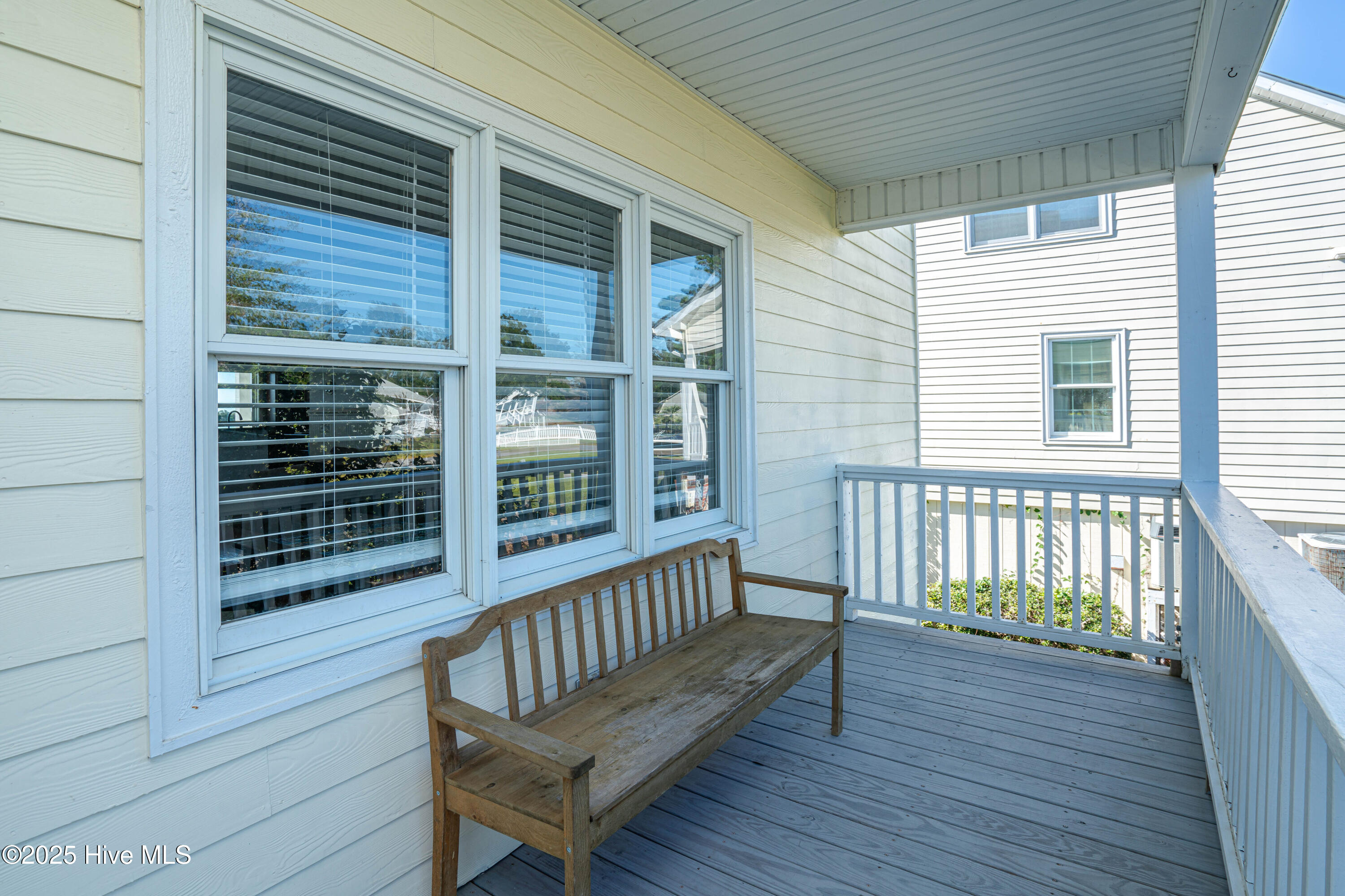 100539099 | Photo 23