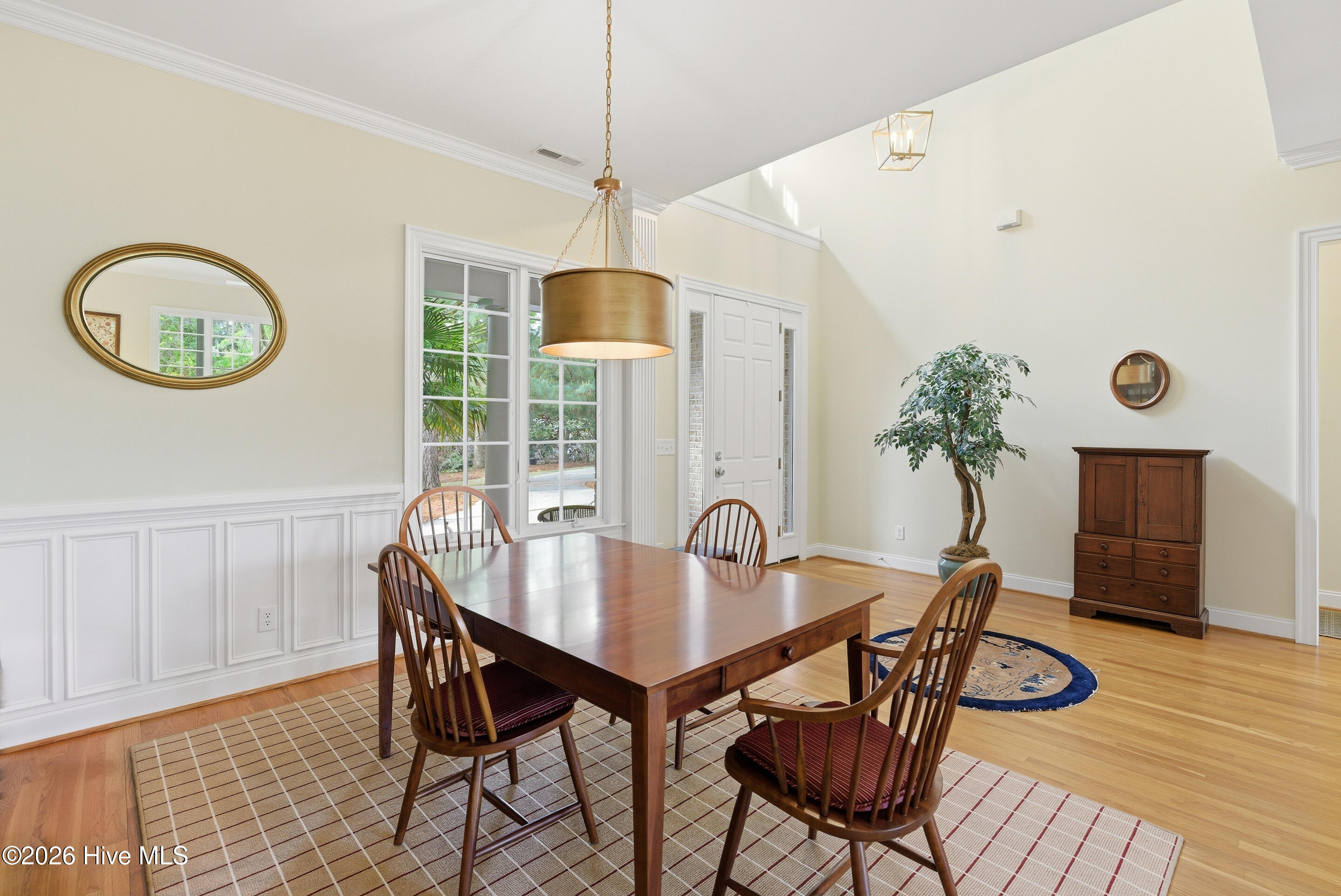 100568595 | Photo 11