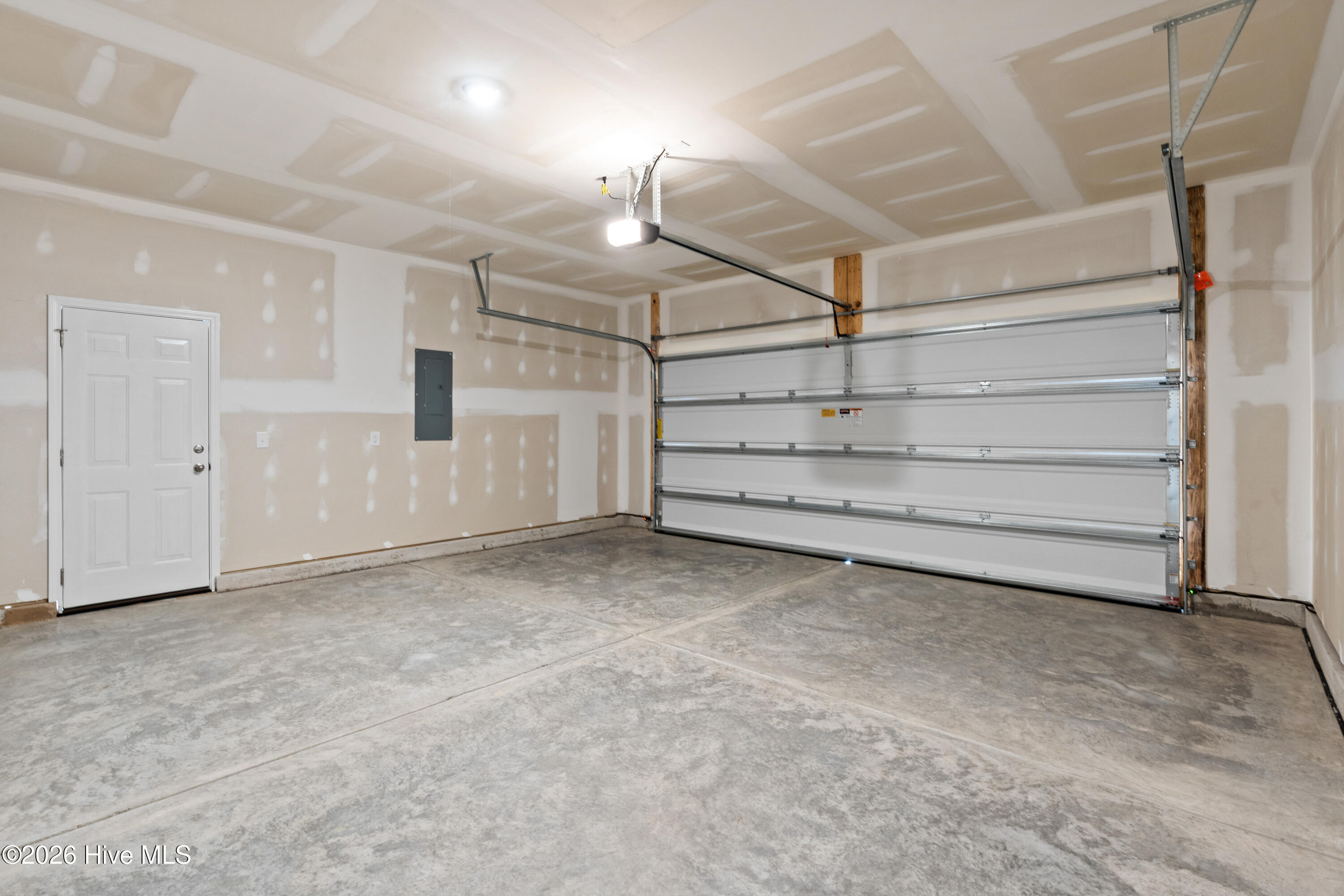 100534400 | Photo 36