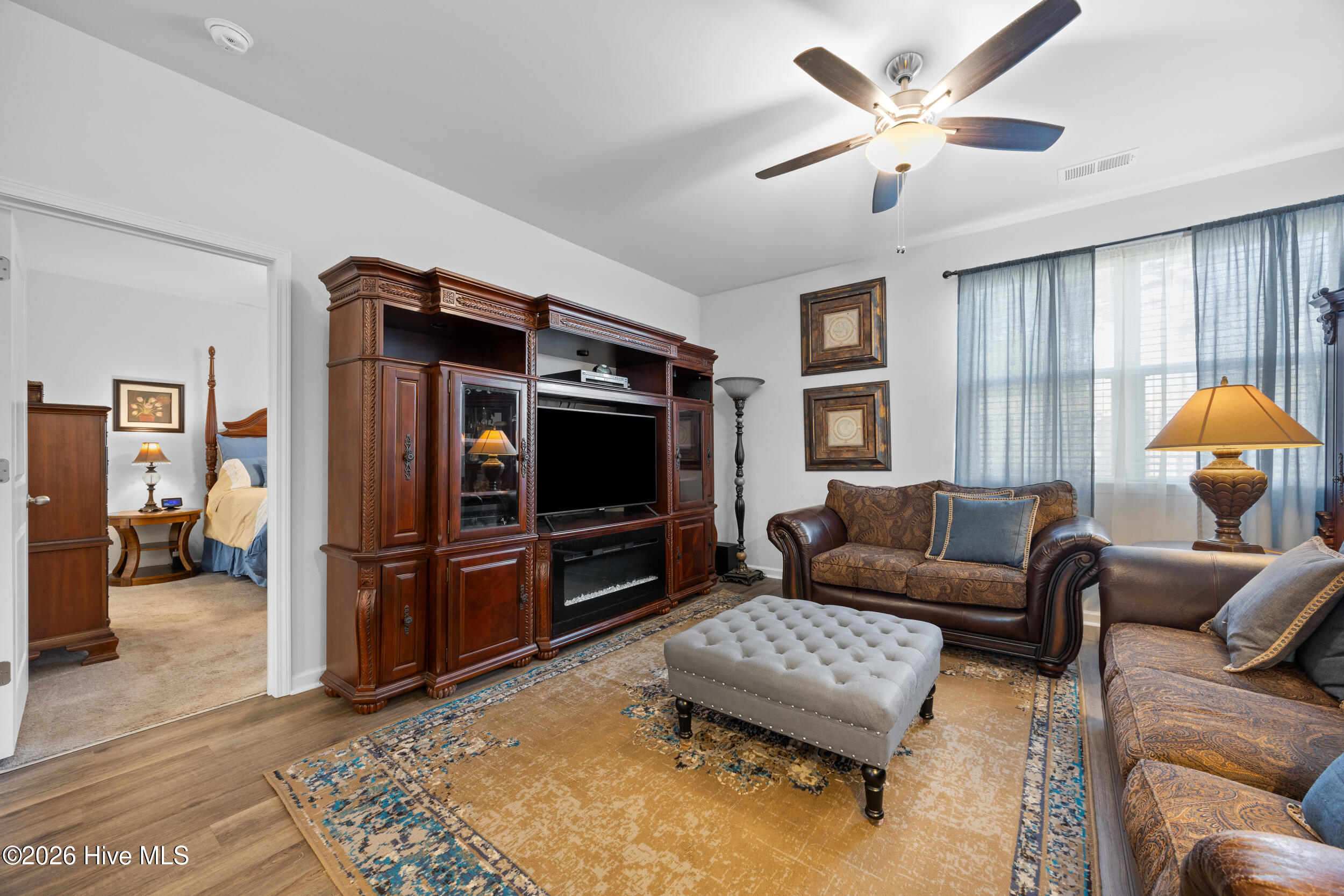 100549244 | Photo 17