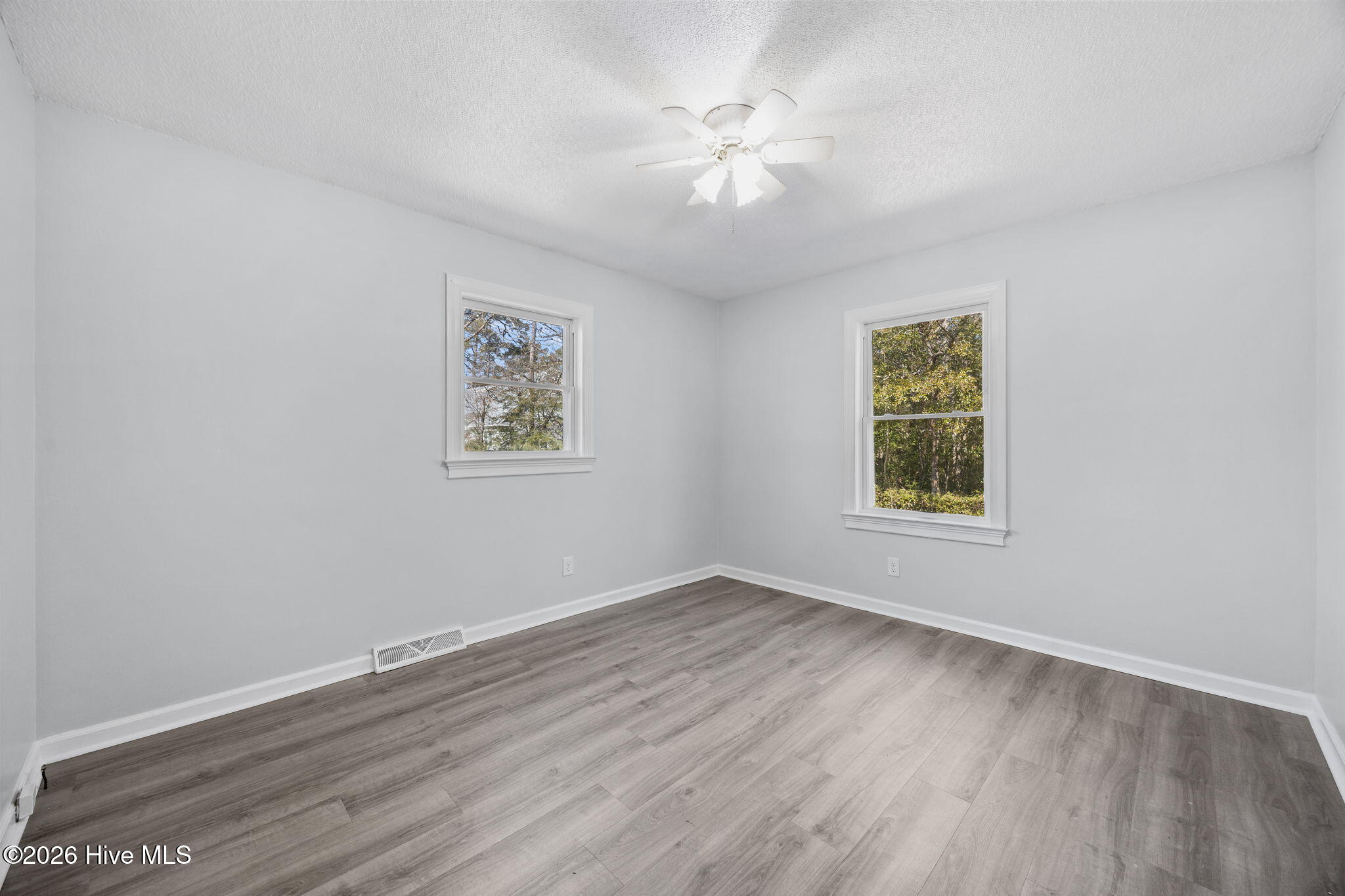 100554727 | Photo 25