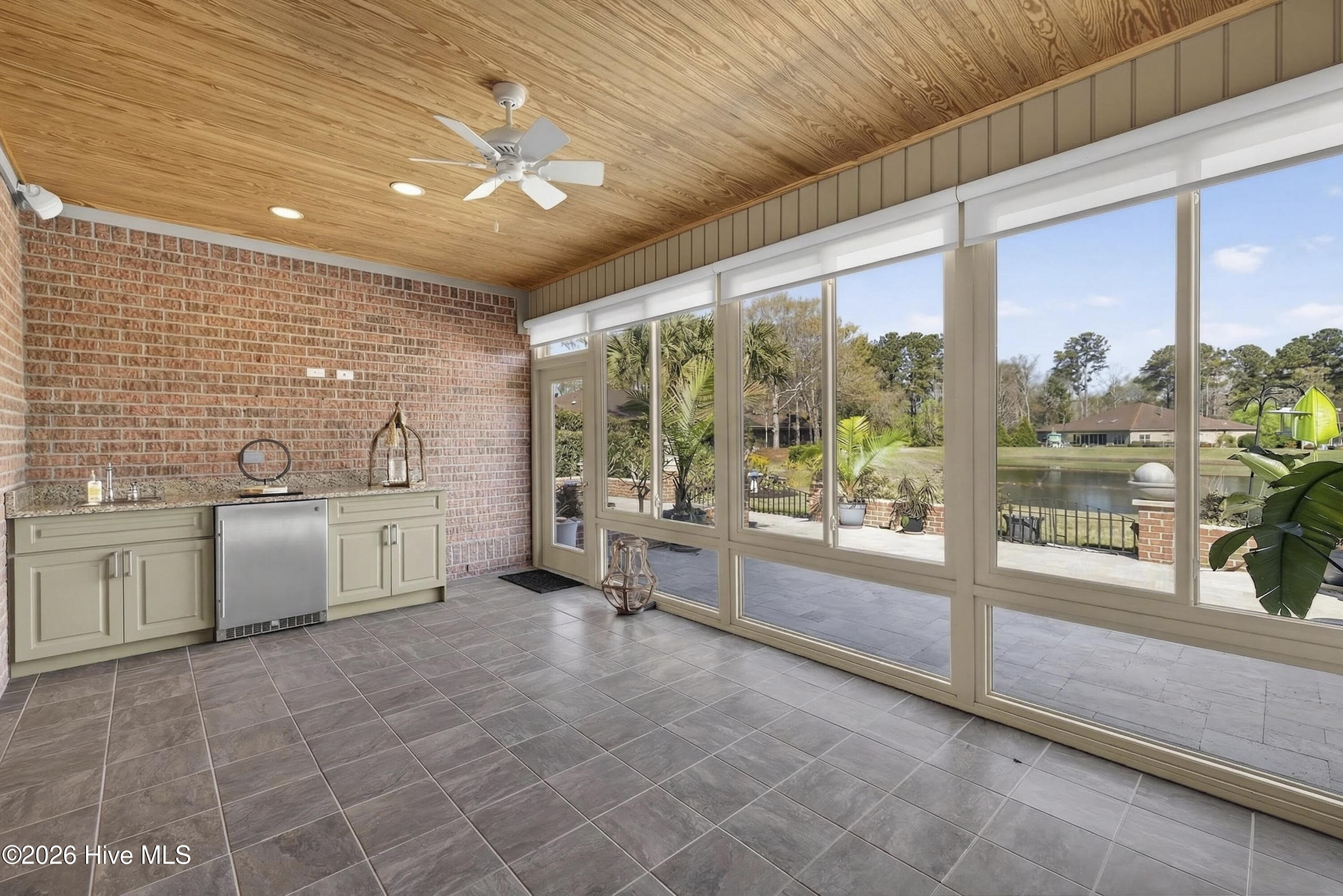 100562254 | Photo 20