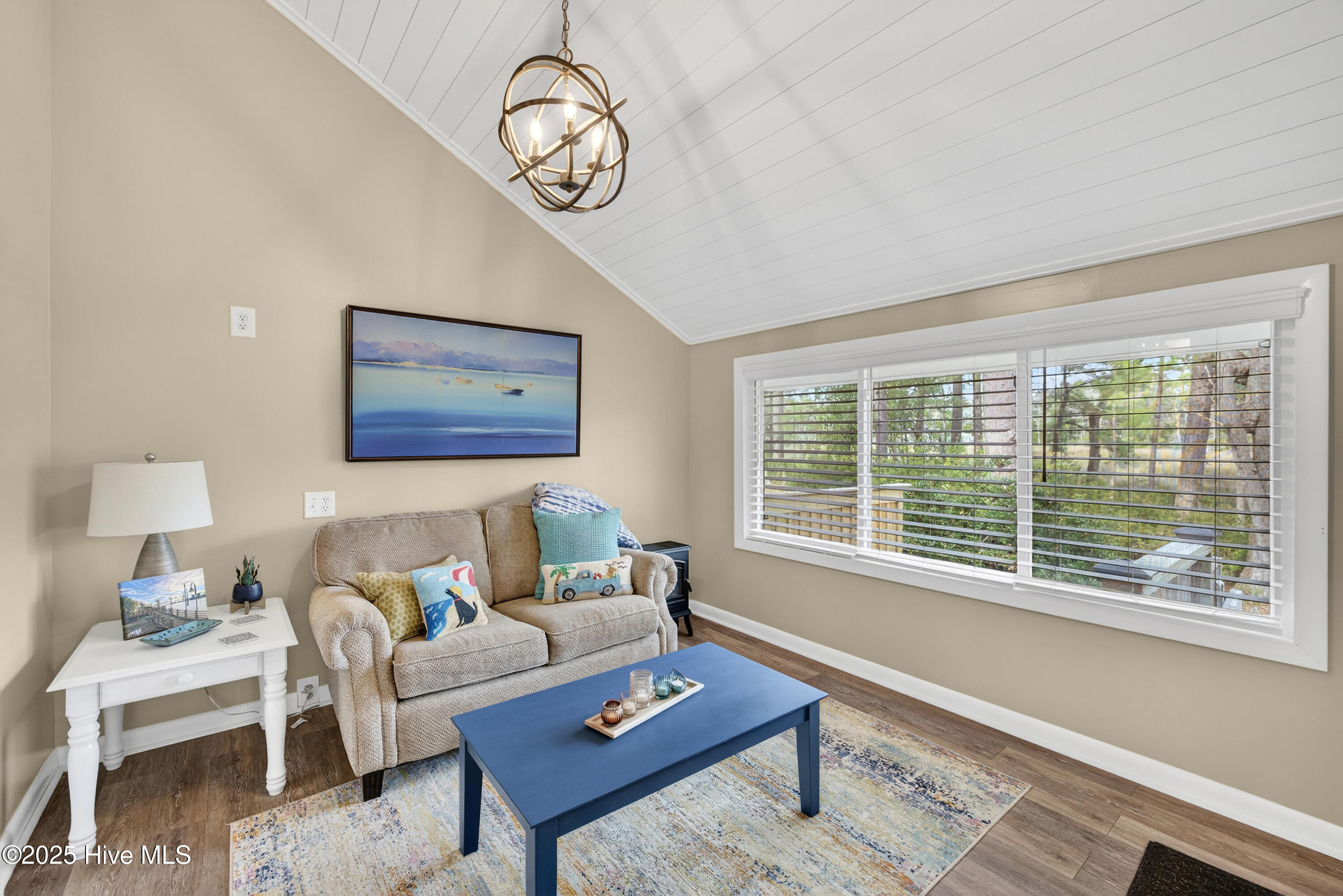 100543749 | Photo 20