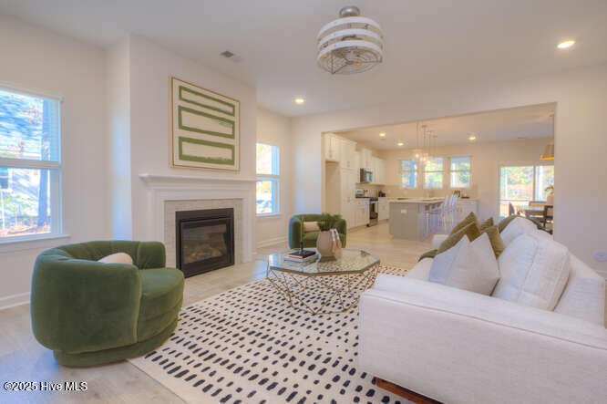 100540645 | Photo 12