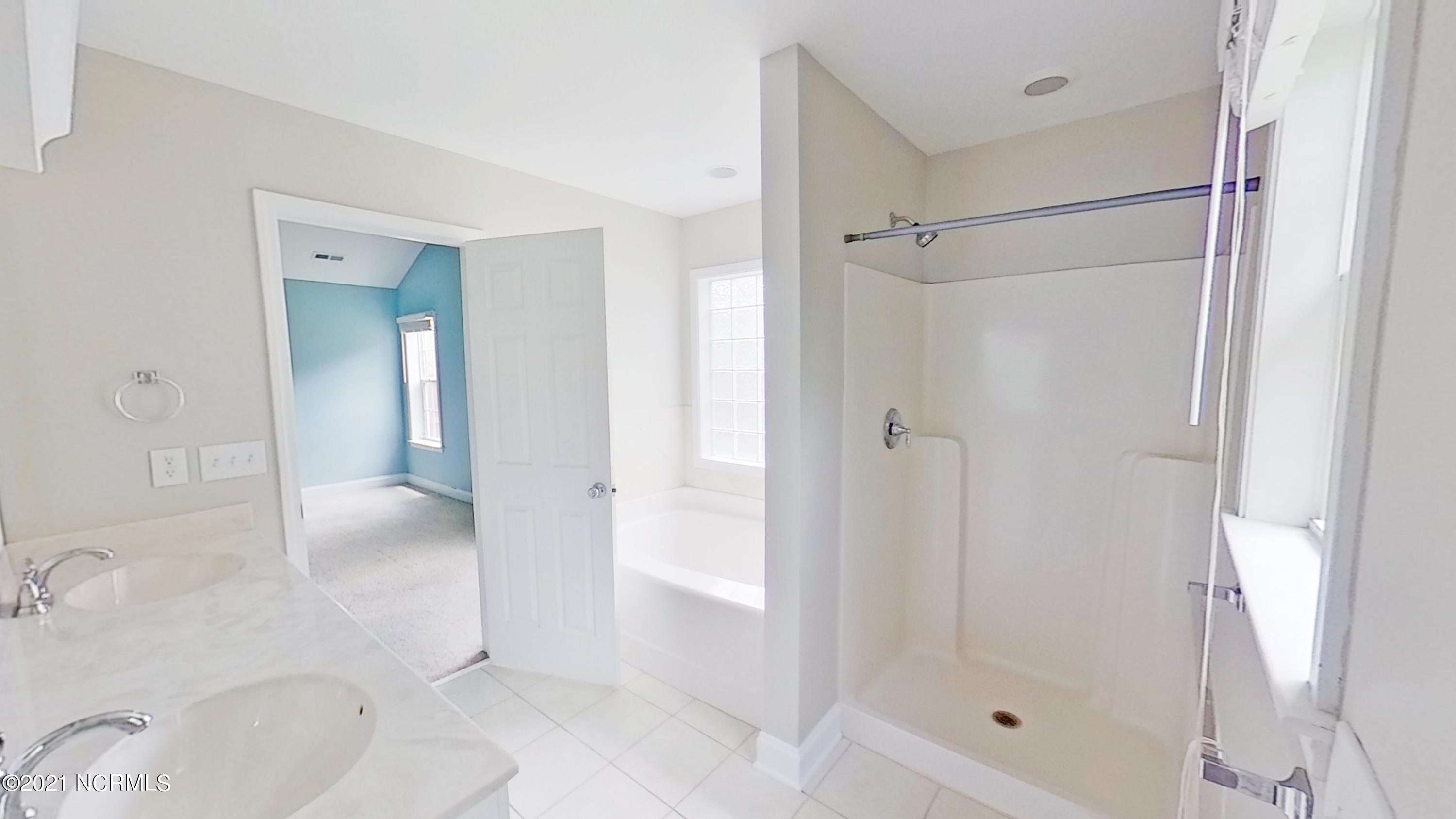 100546873 | Photo 15