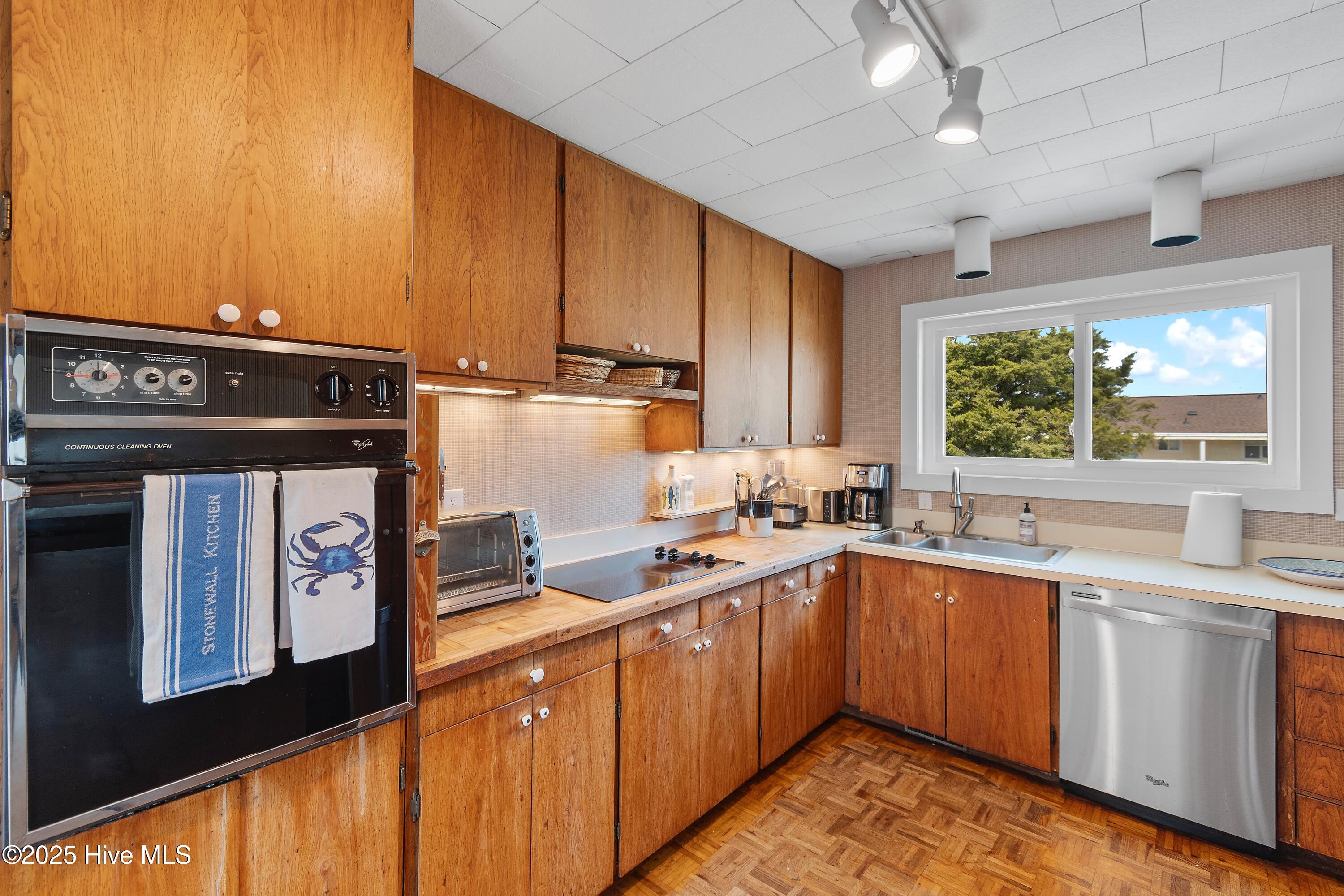 100503570 | Photo 24