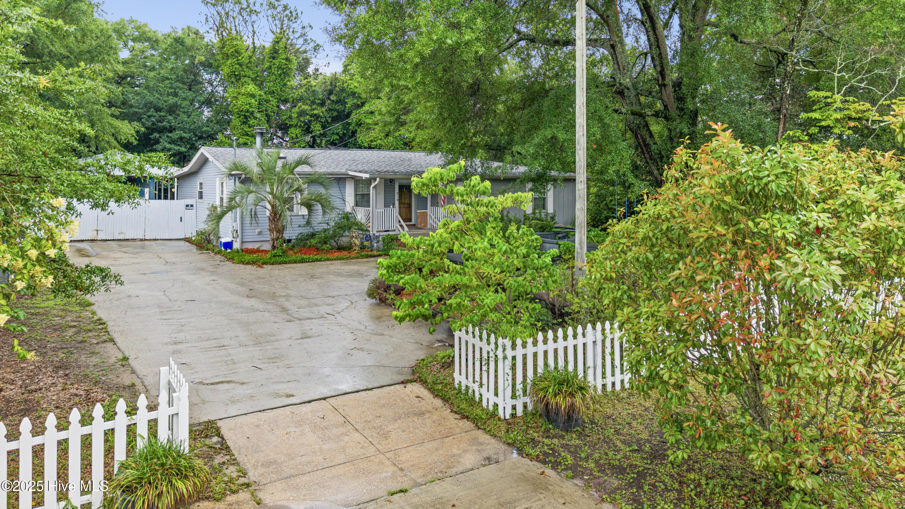 210 Rutledge Drive, Wilmington, NC 28412 – photo 2: 16-DJI_20250615011024_0093_D