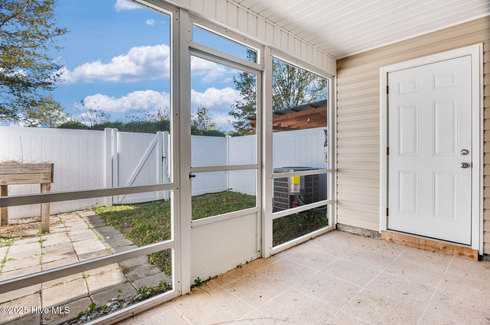 100541408 | Photo 30