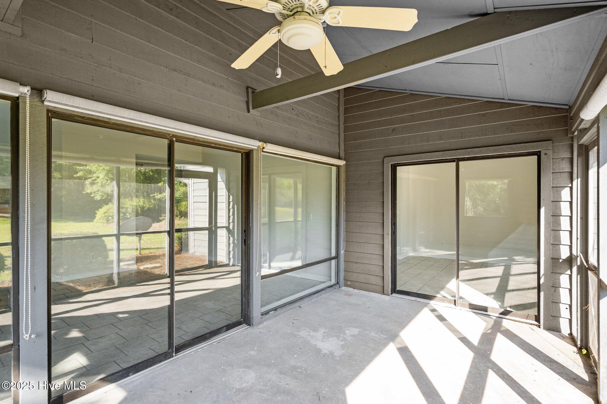 100530960 | Photo 31