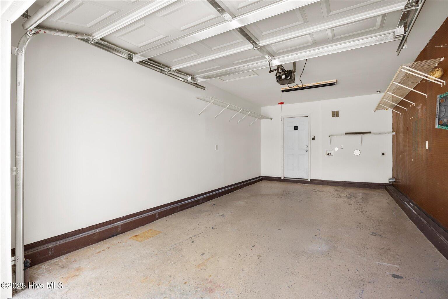 100522209 | Photo 30