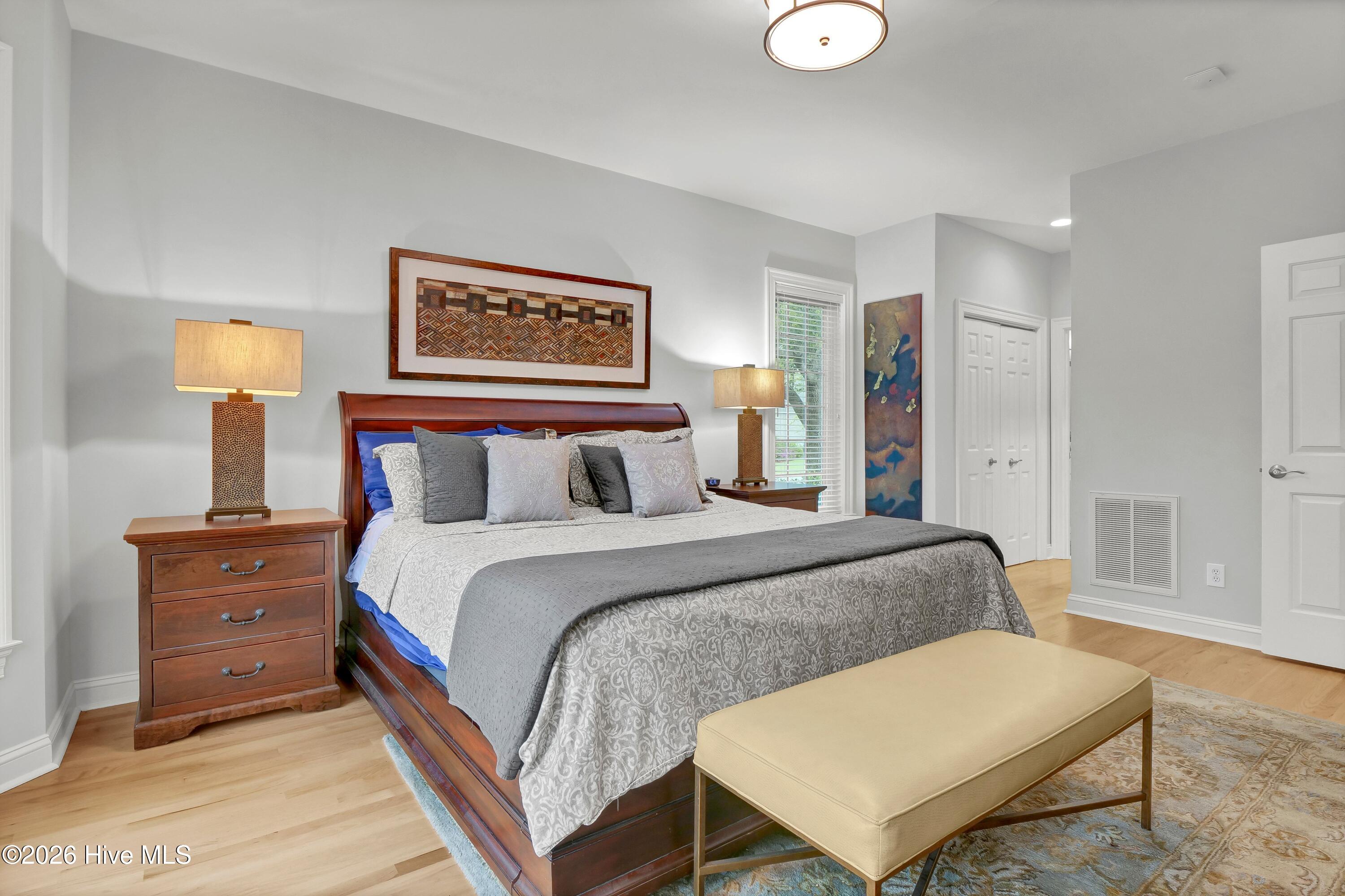 100563212 | Photo 23