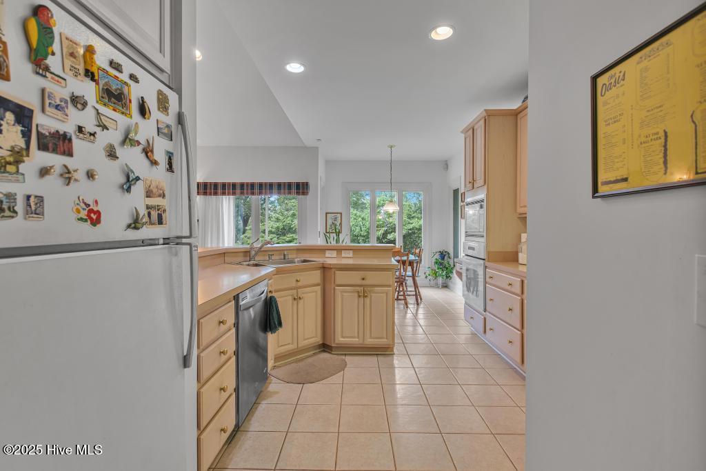 100530645 | Photo 13