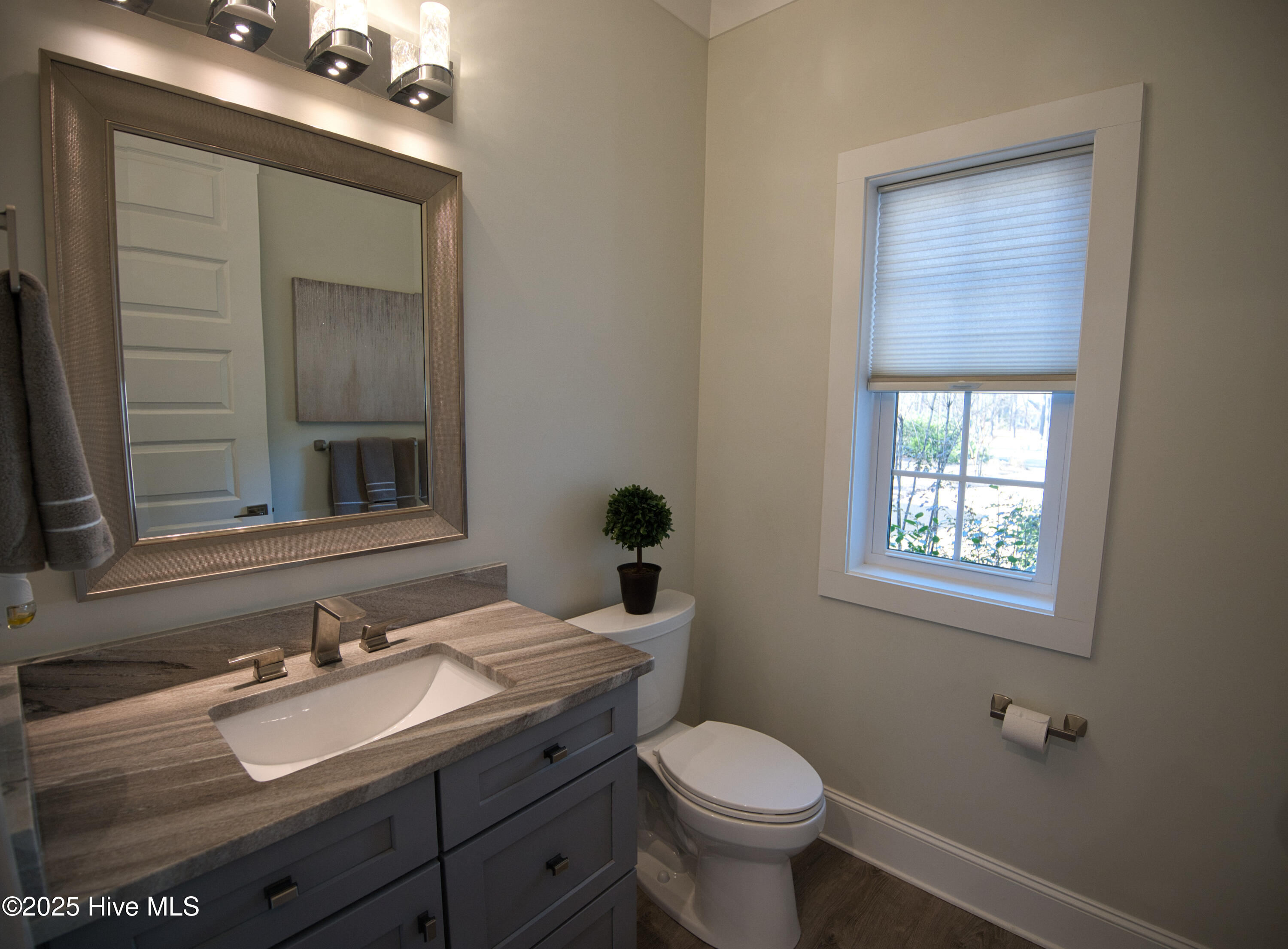 100546521 | Photo 42