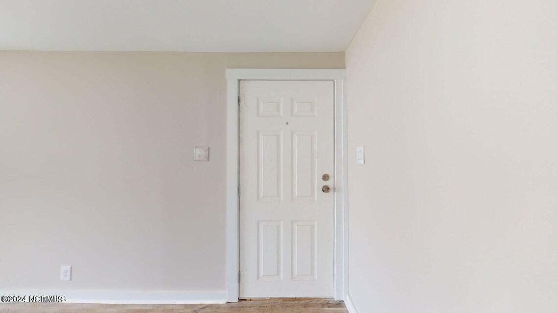100586974 | Photo 18