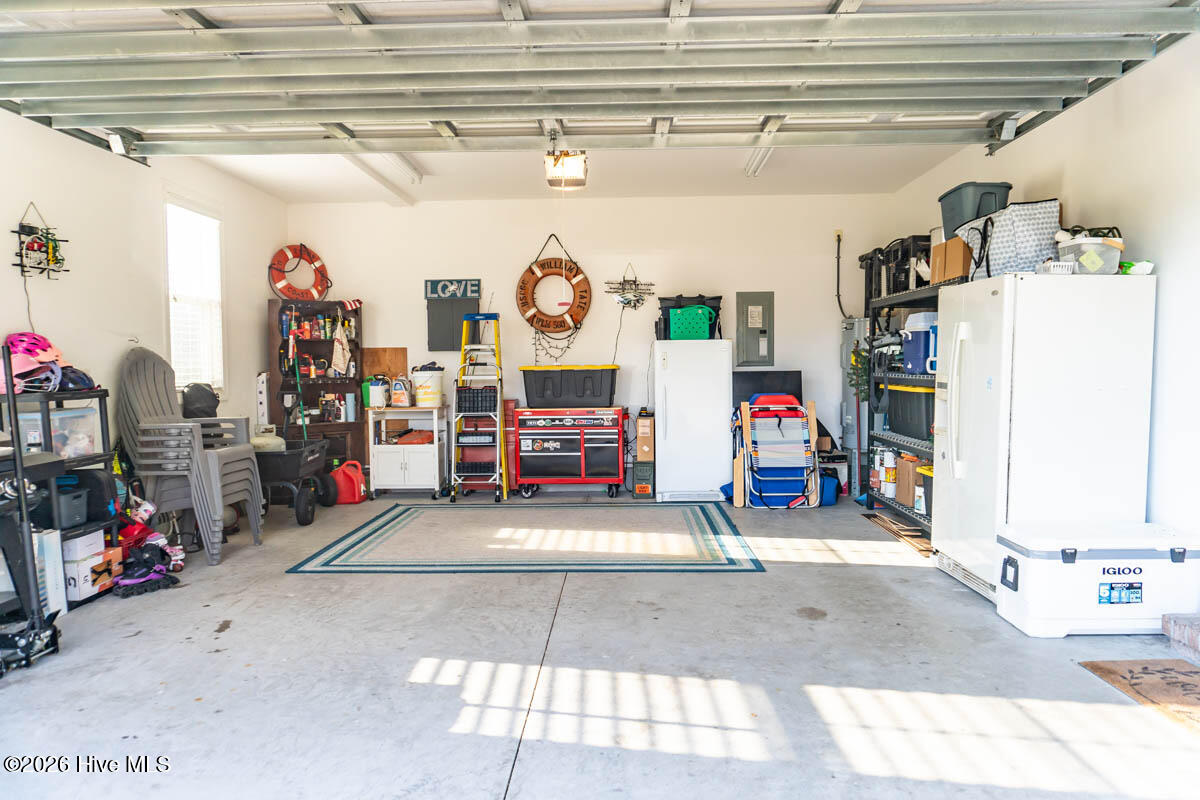 100562349 | Photo 33