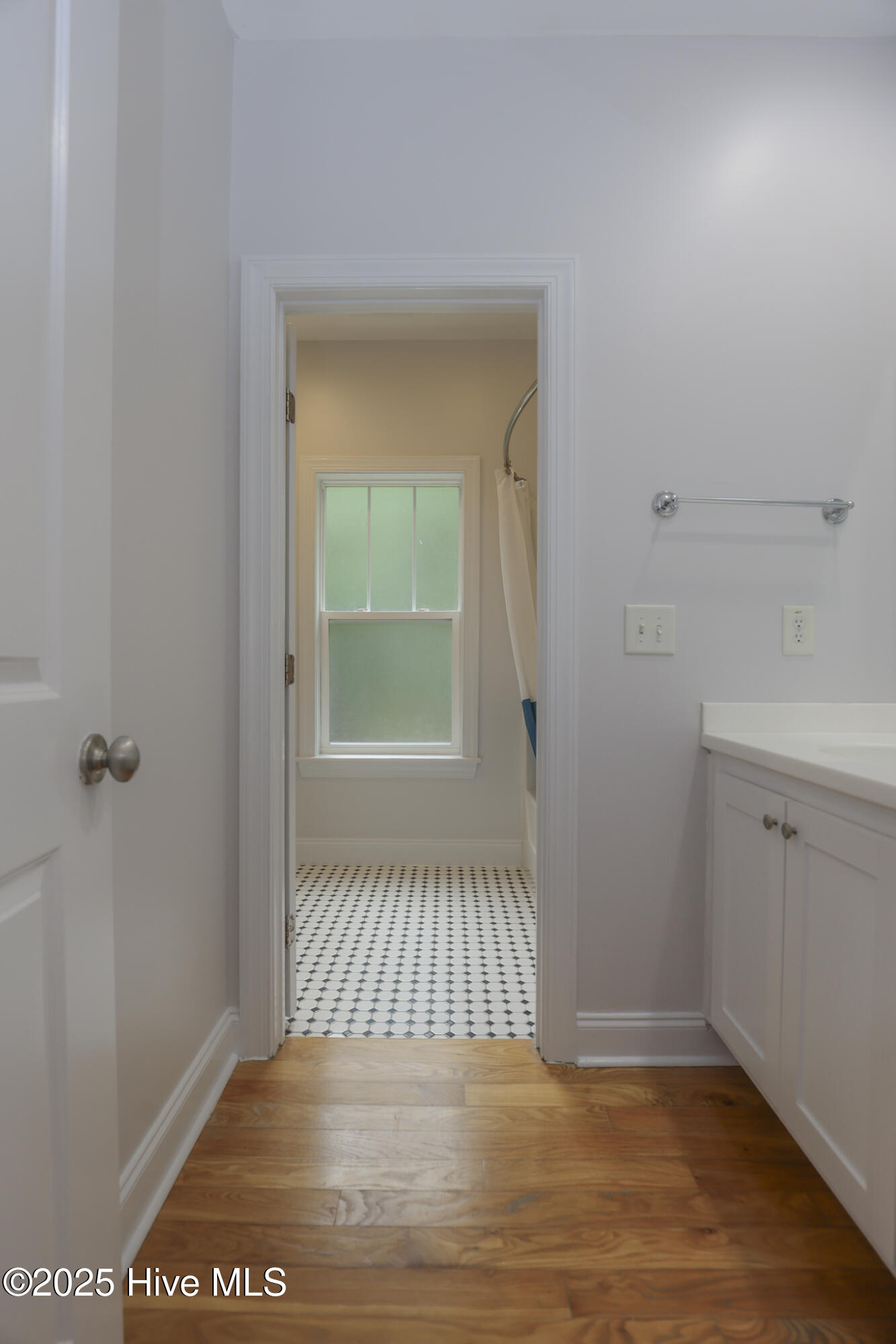 100530782 | Photo 33