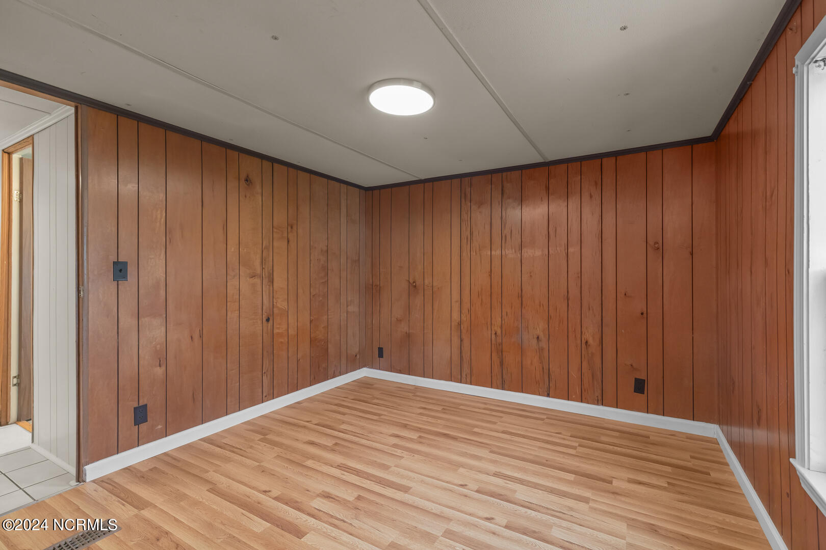 100548275 | Photo 15