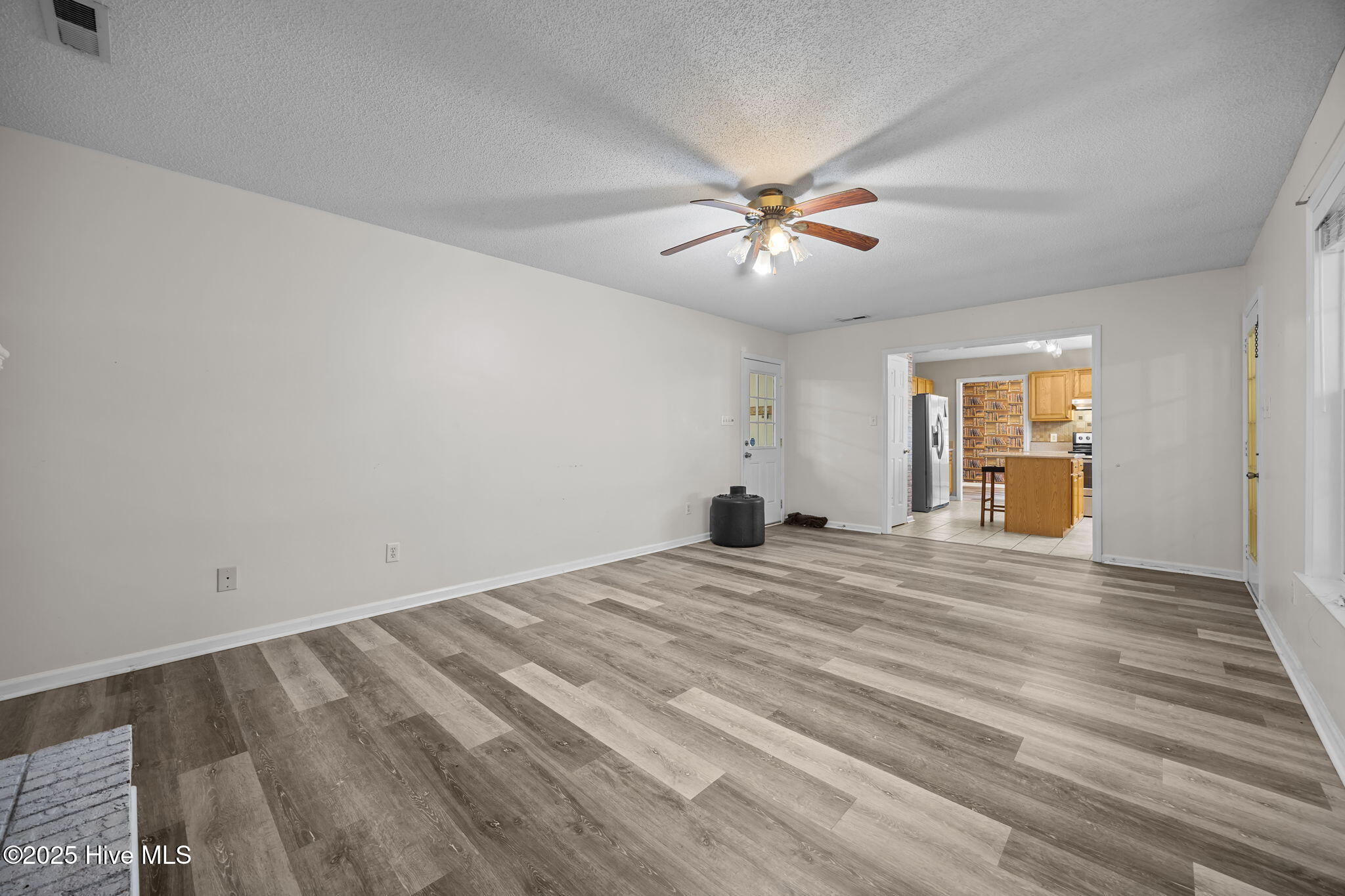 100541595 | Photo 26