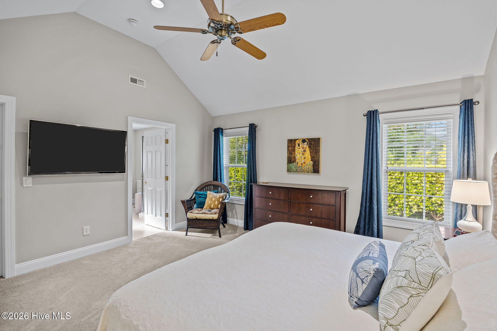 100567034 | Photo 15