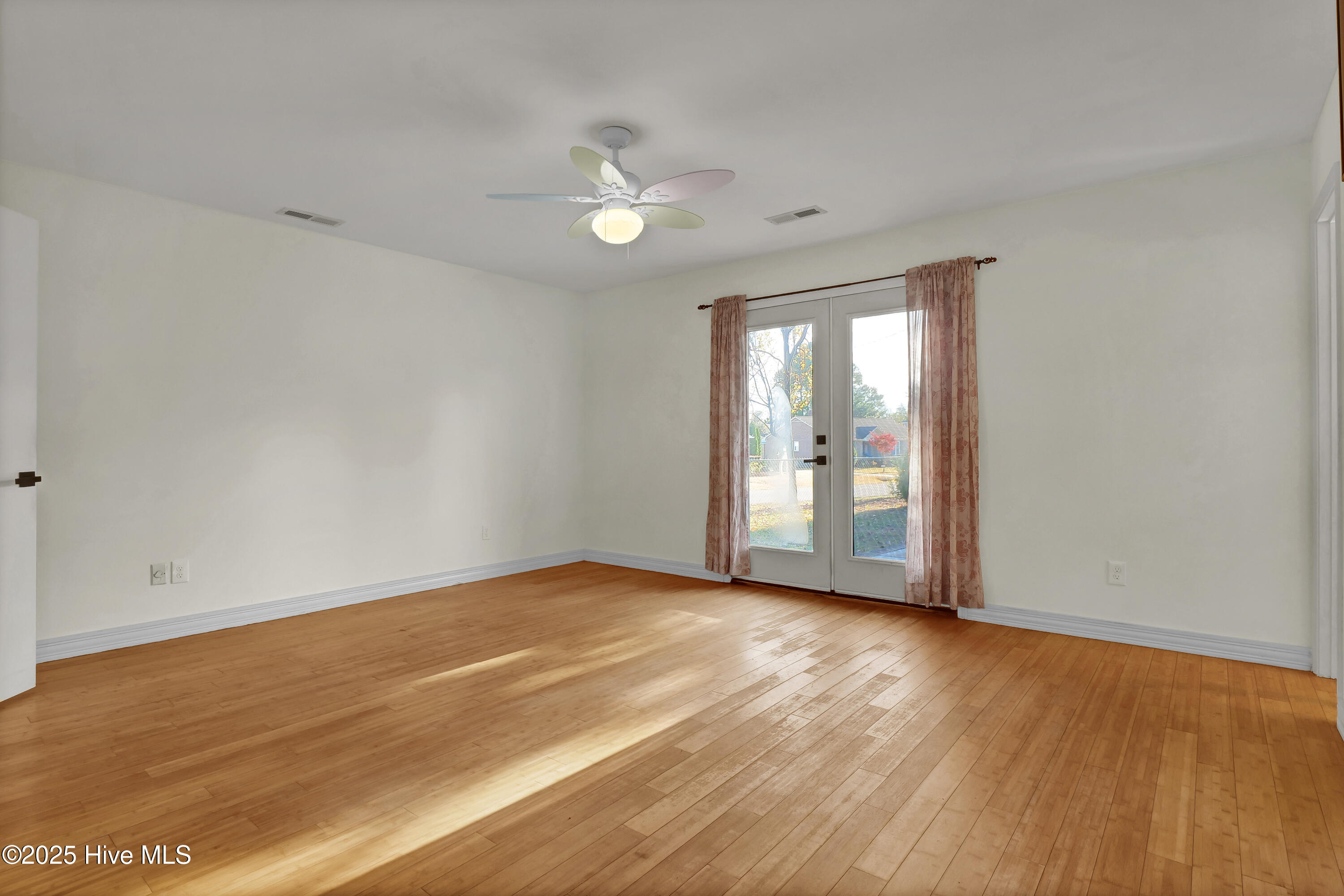 100543465 | Photo 20