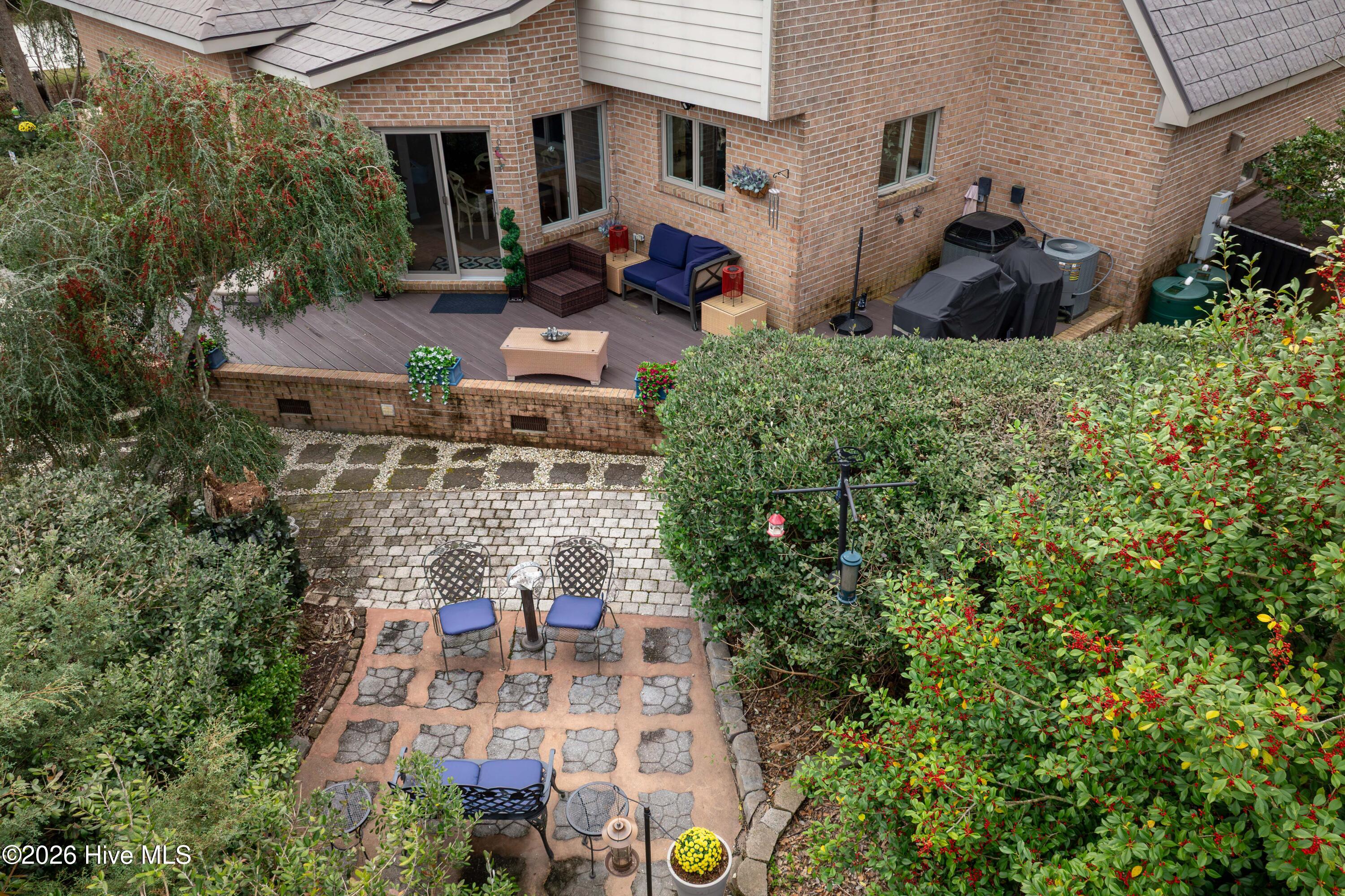 100559840 | Photo 50