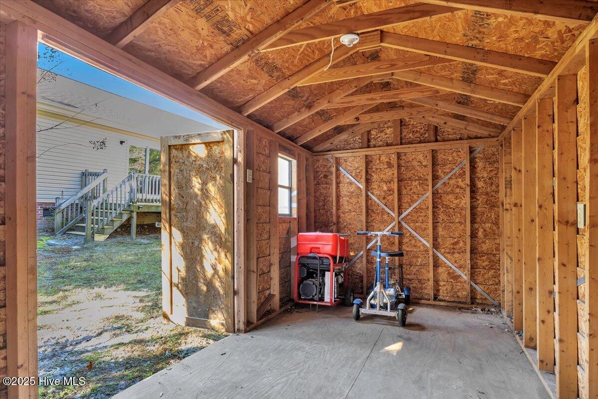 100543135 | Photo 38