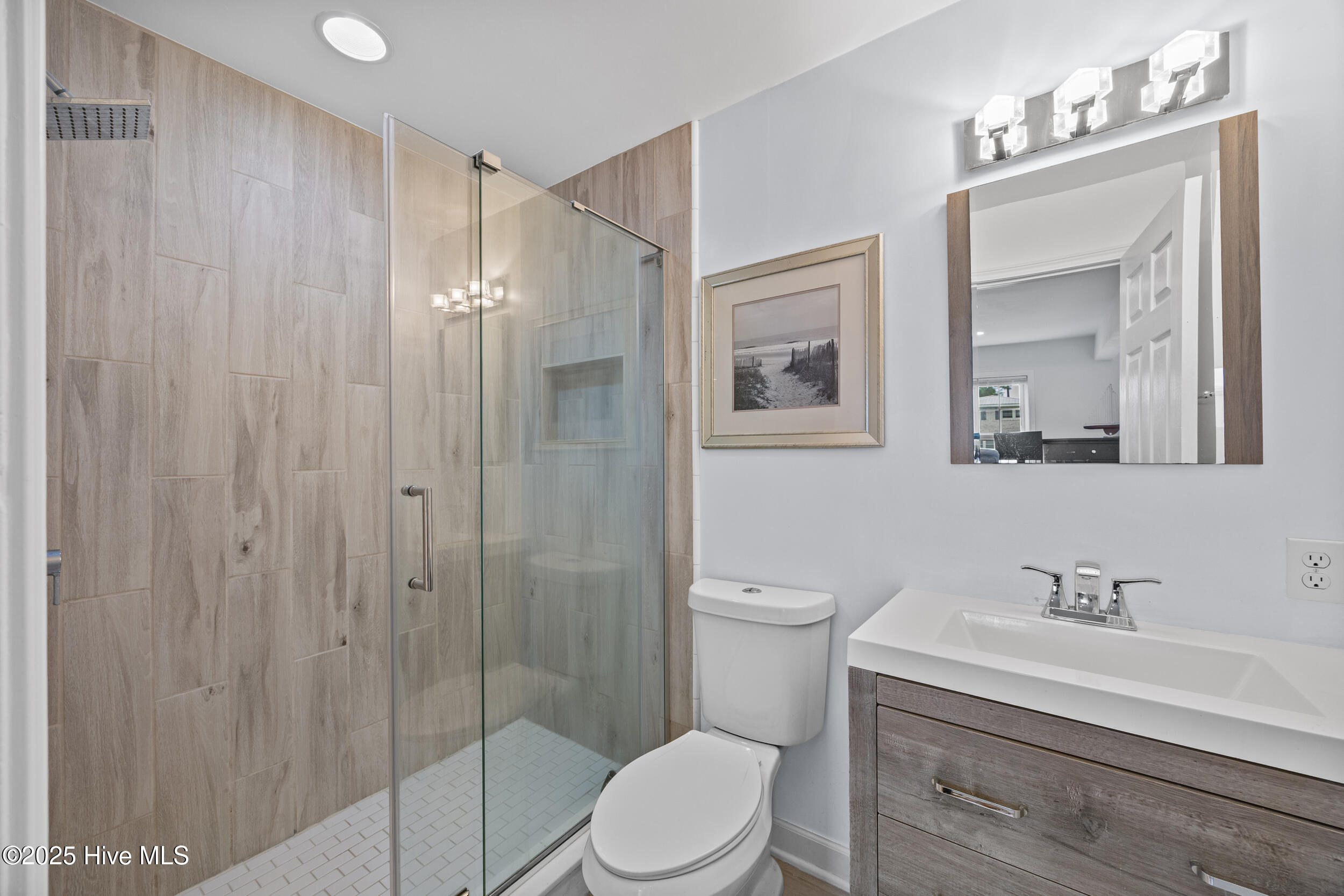 100530805 | Photo 17