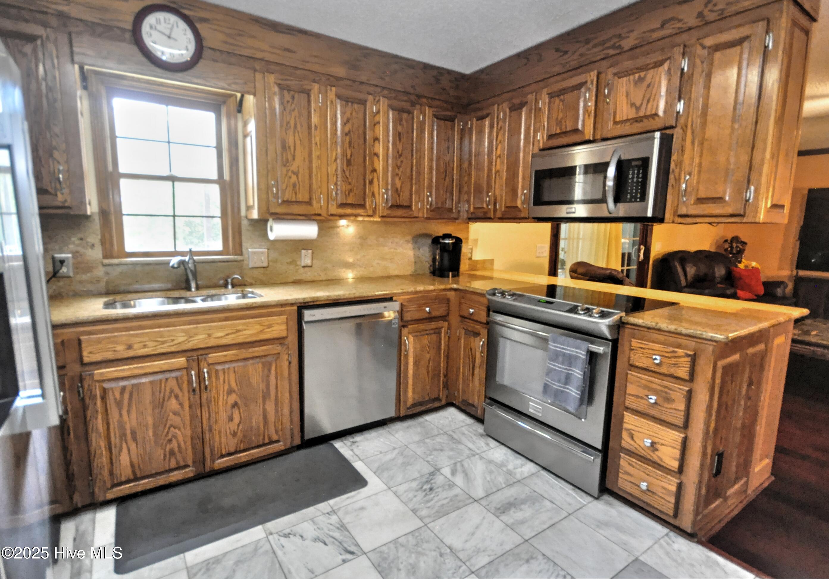 100546216 | Photo 15