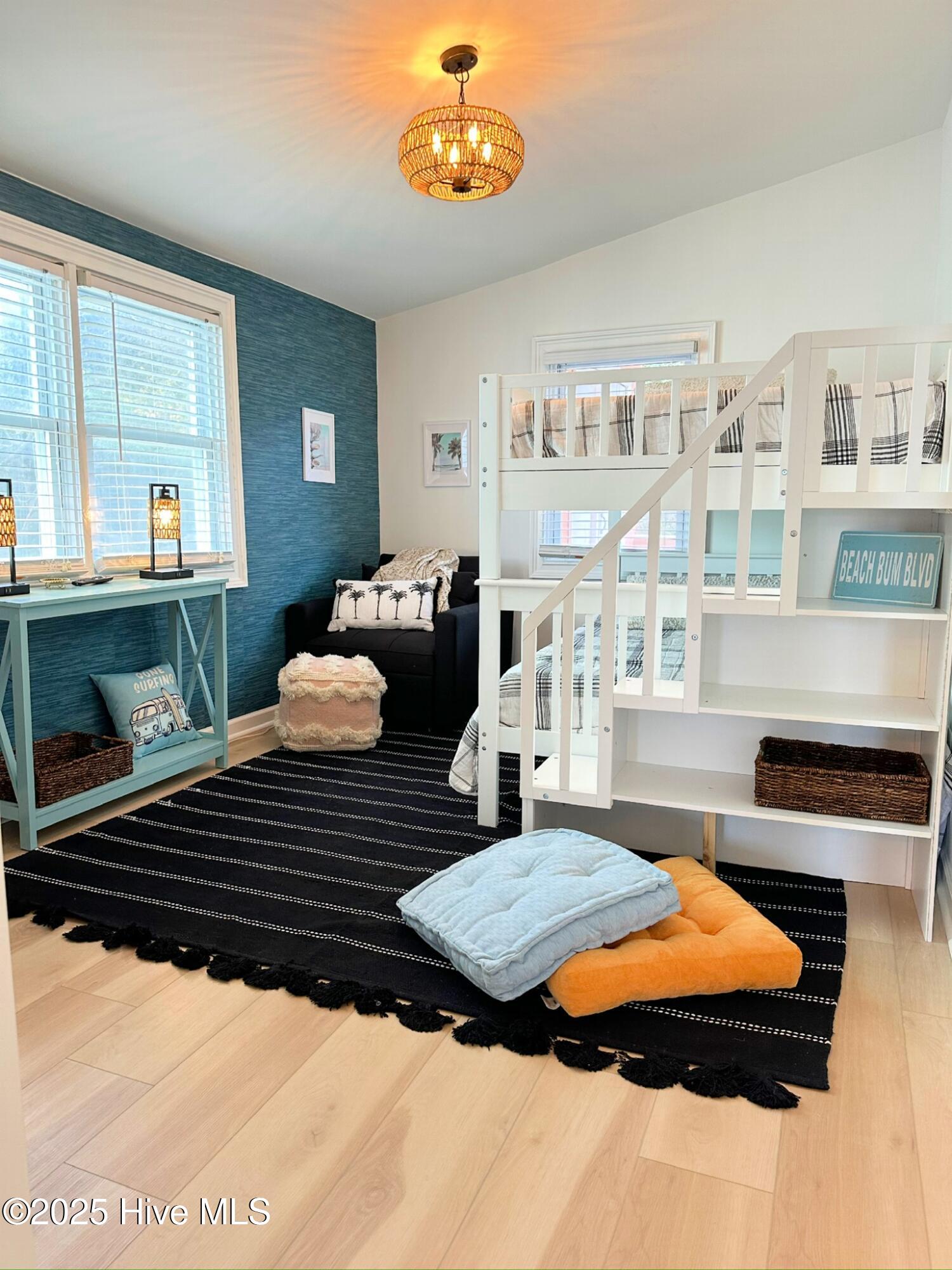 100522389 | Photo 12