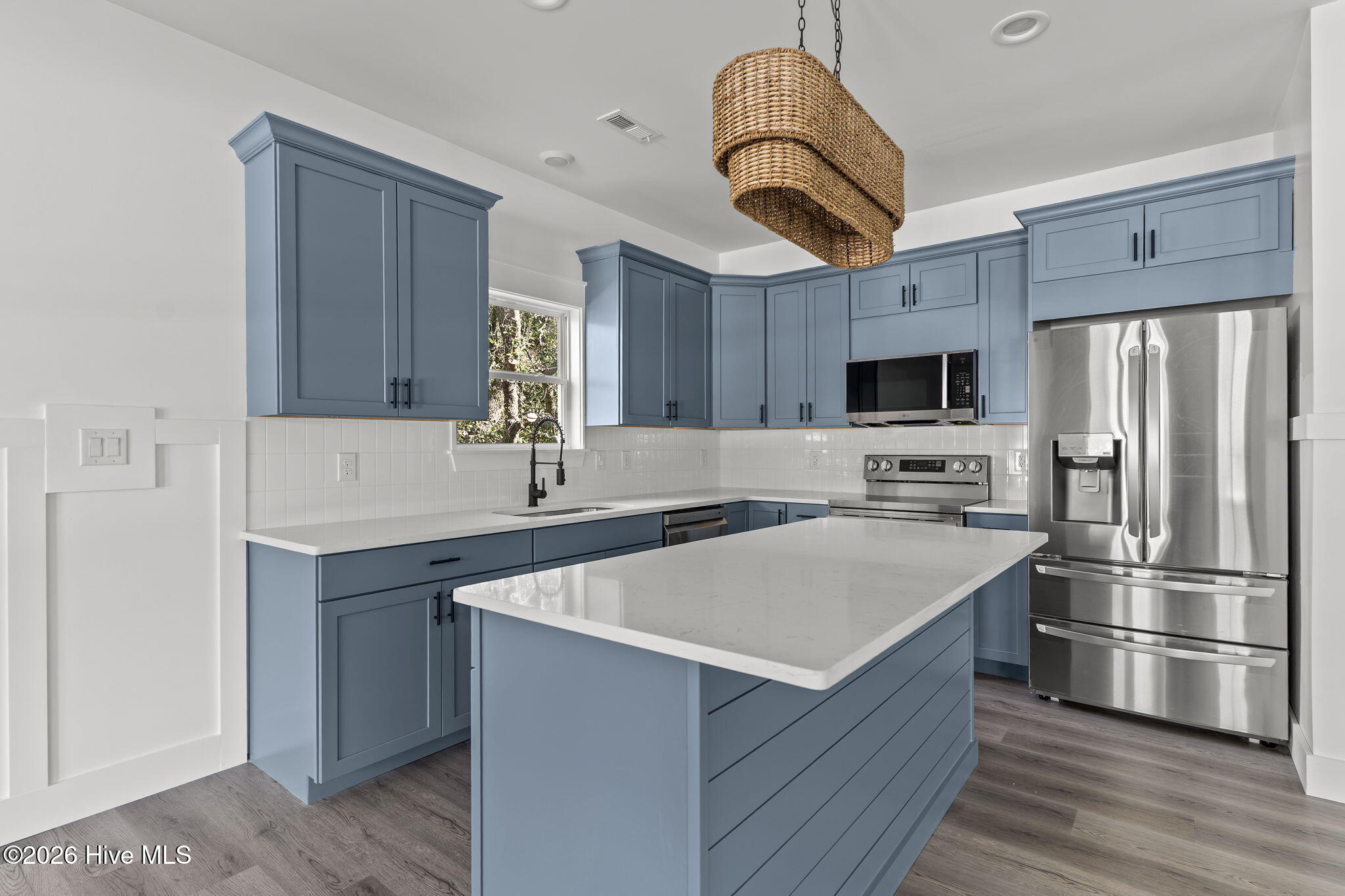 100549320 | Photo 13