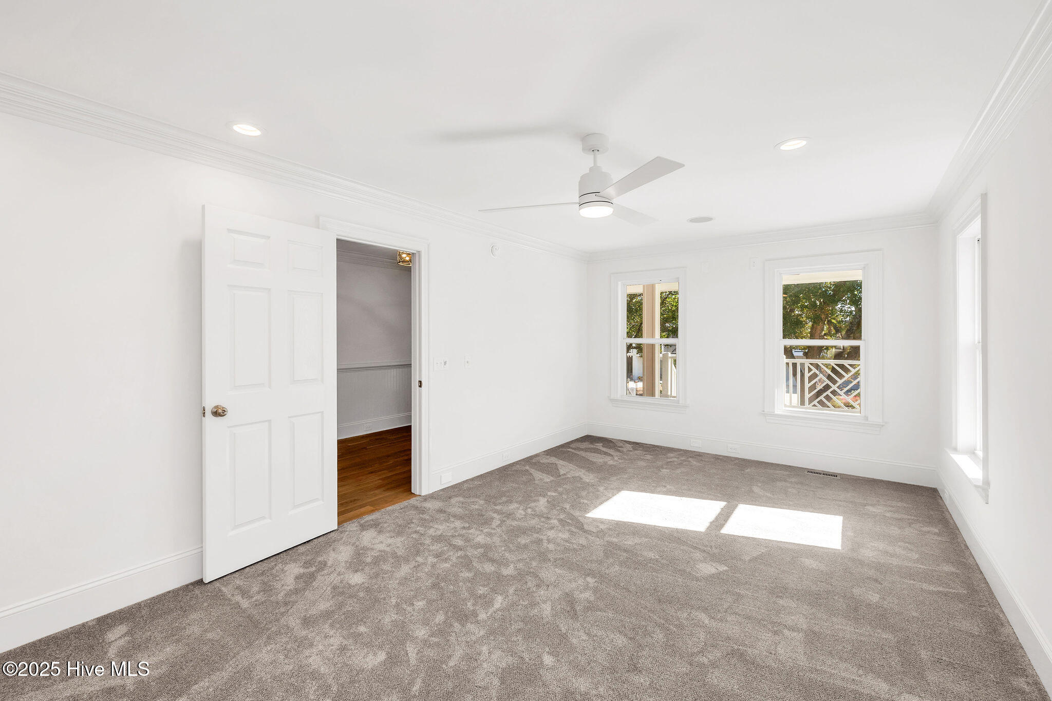 100540097 | Photo 36