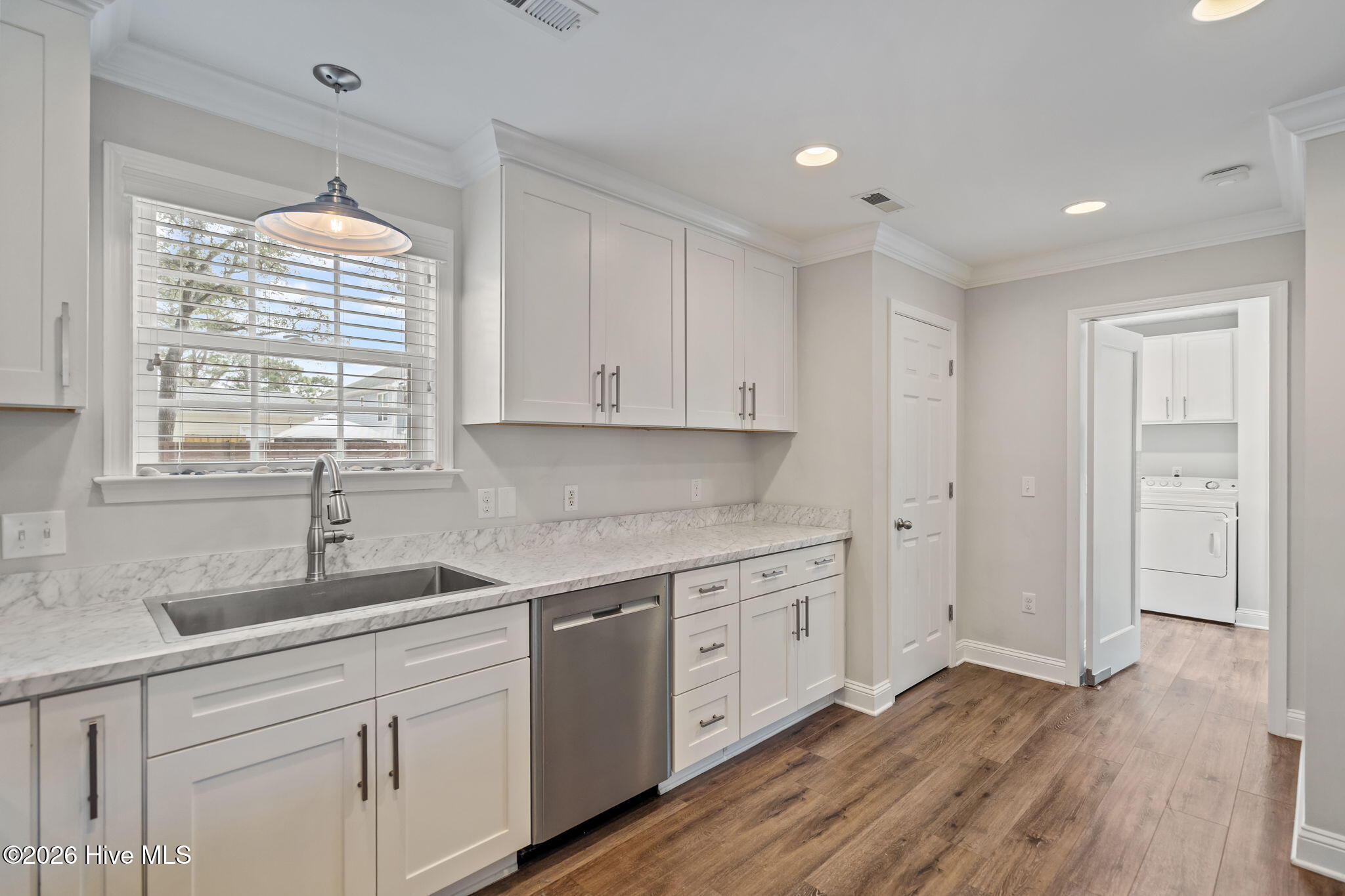 100558103 | Photo 15