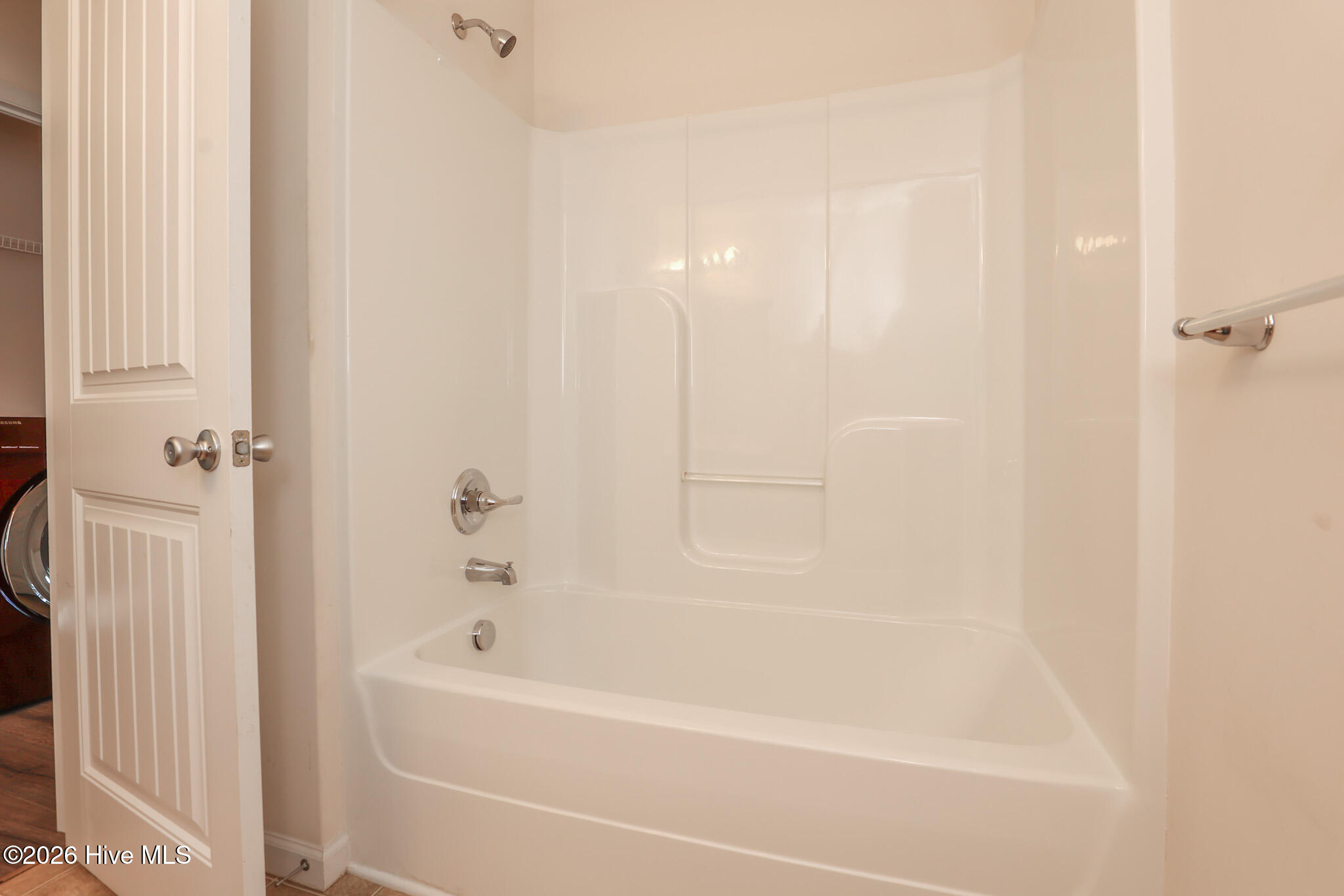 100523026 | Photo 33