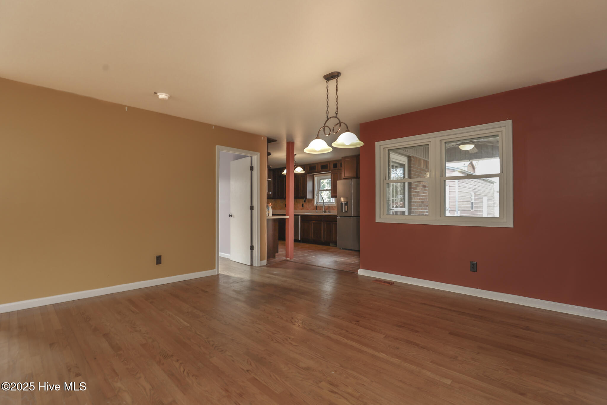 100553205 | Photo 11