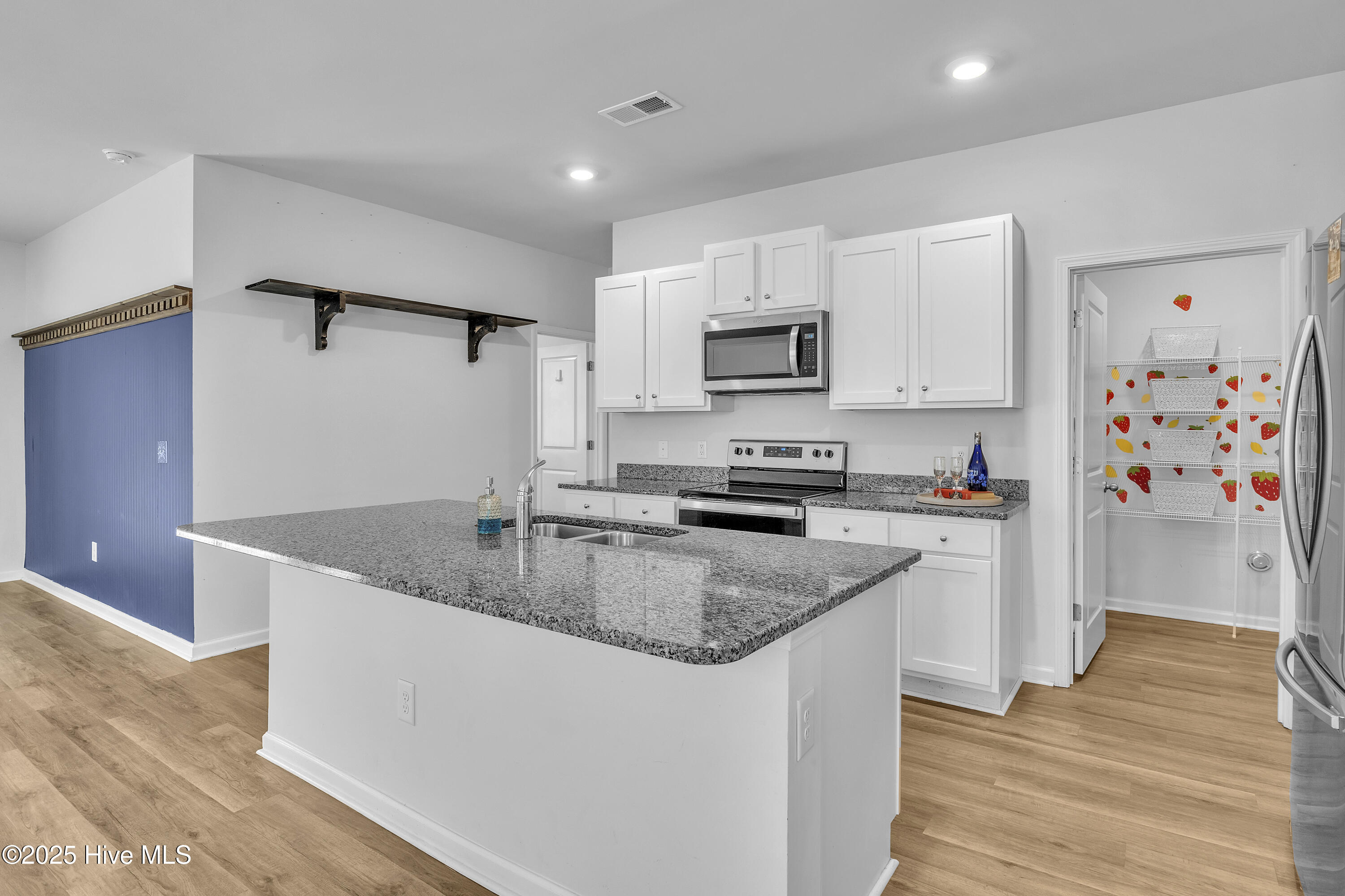 100540789 | Photo 14