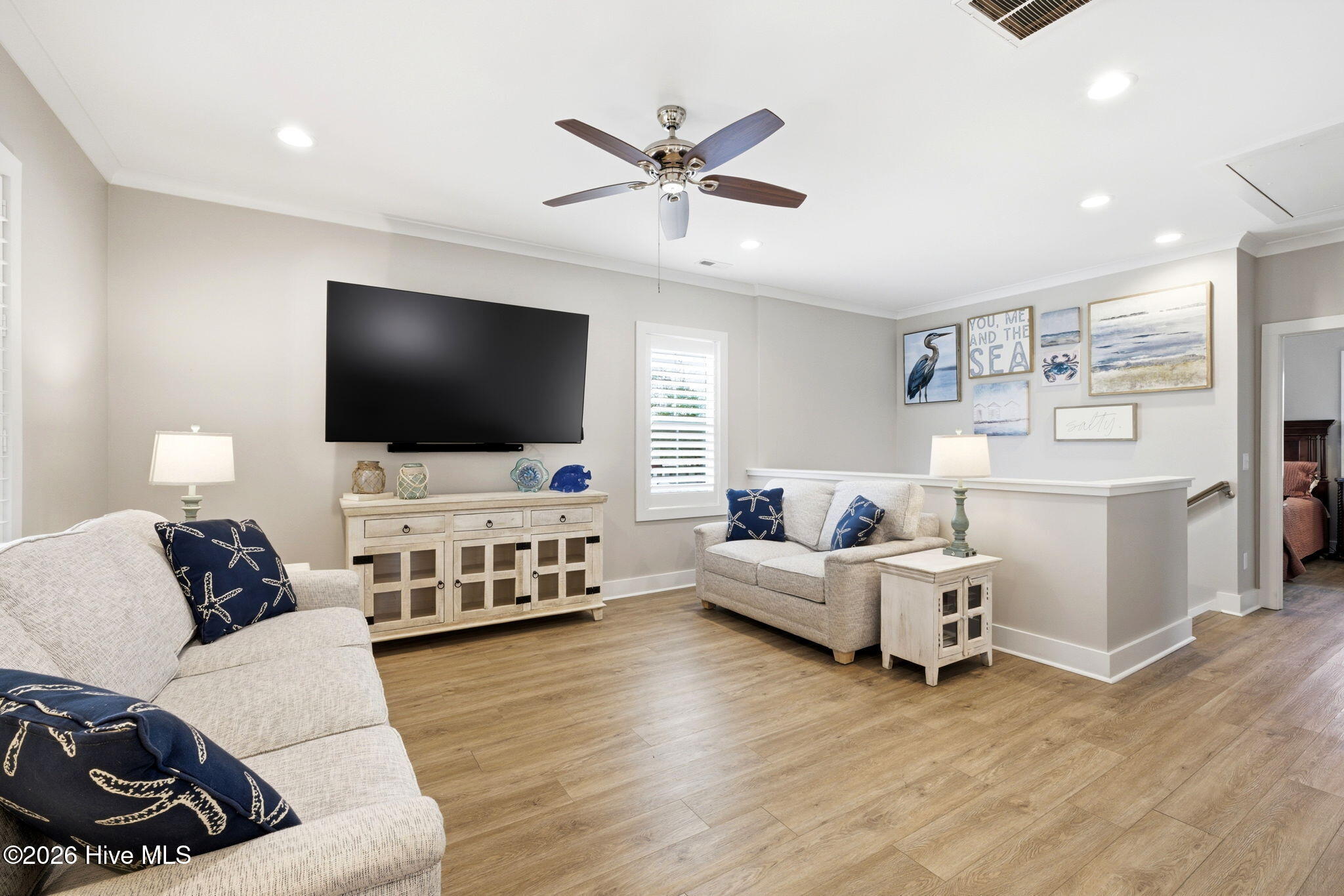 100567990 | Photo 10