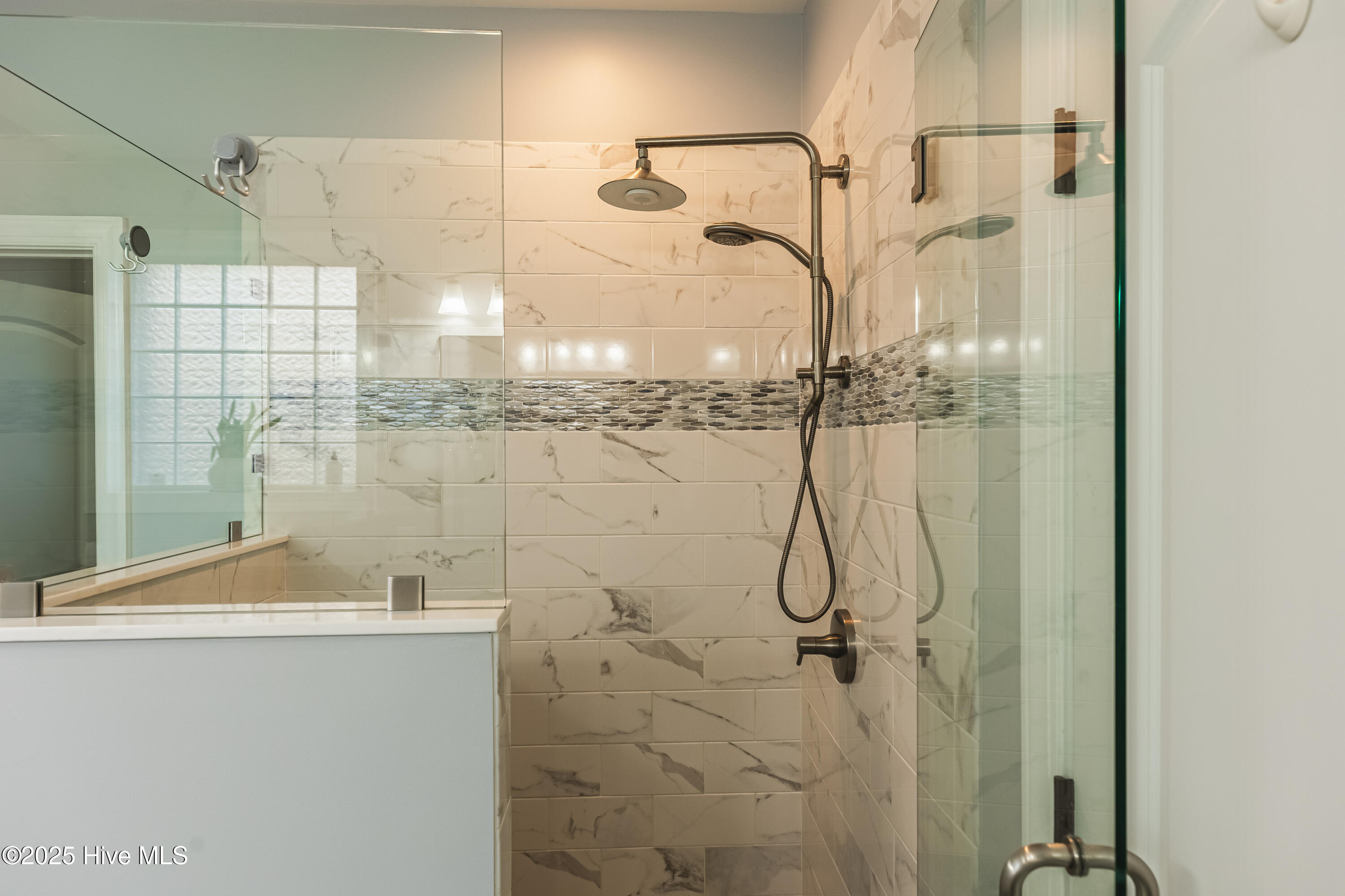 100542426 | Photo 24