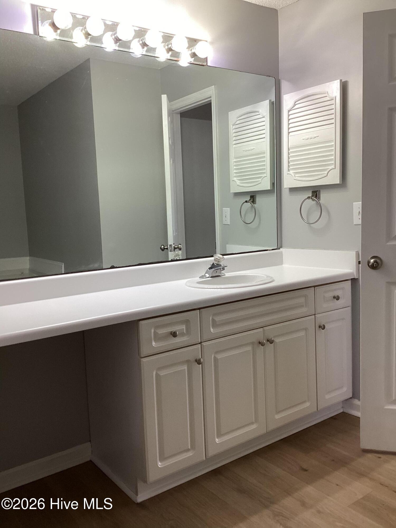 100562875 | Photo 17