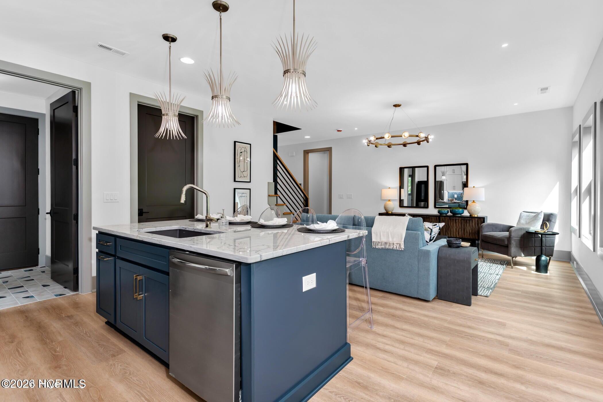 100551048 | Photo 14