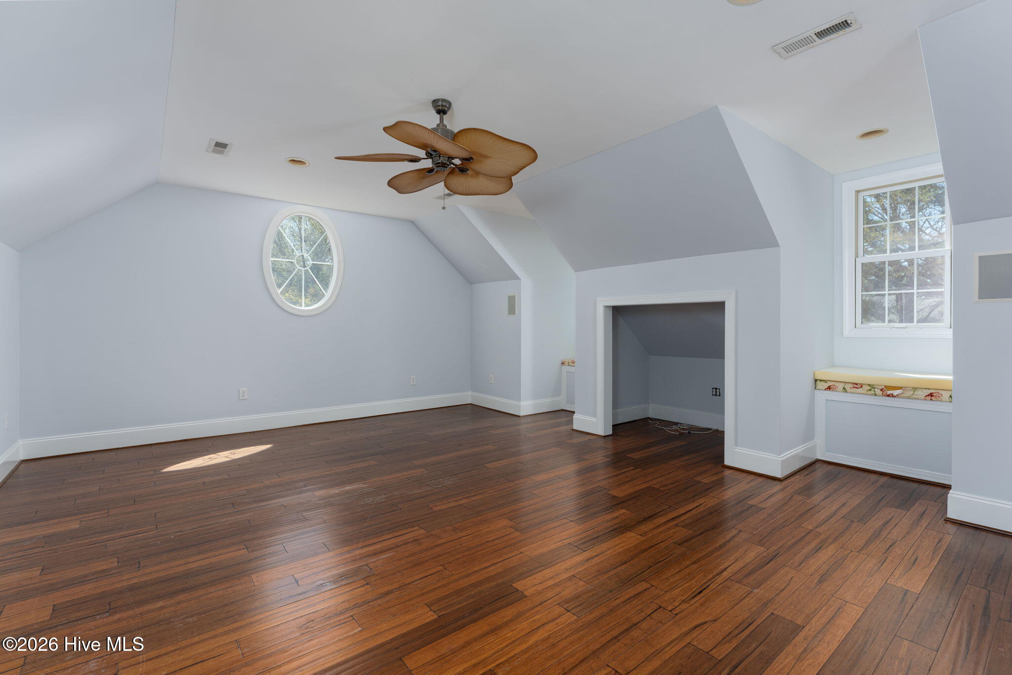 100552056 | Photo 50