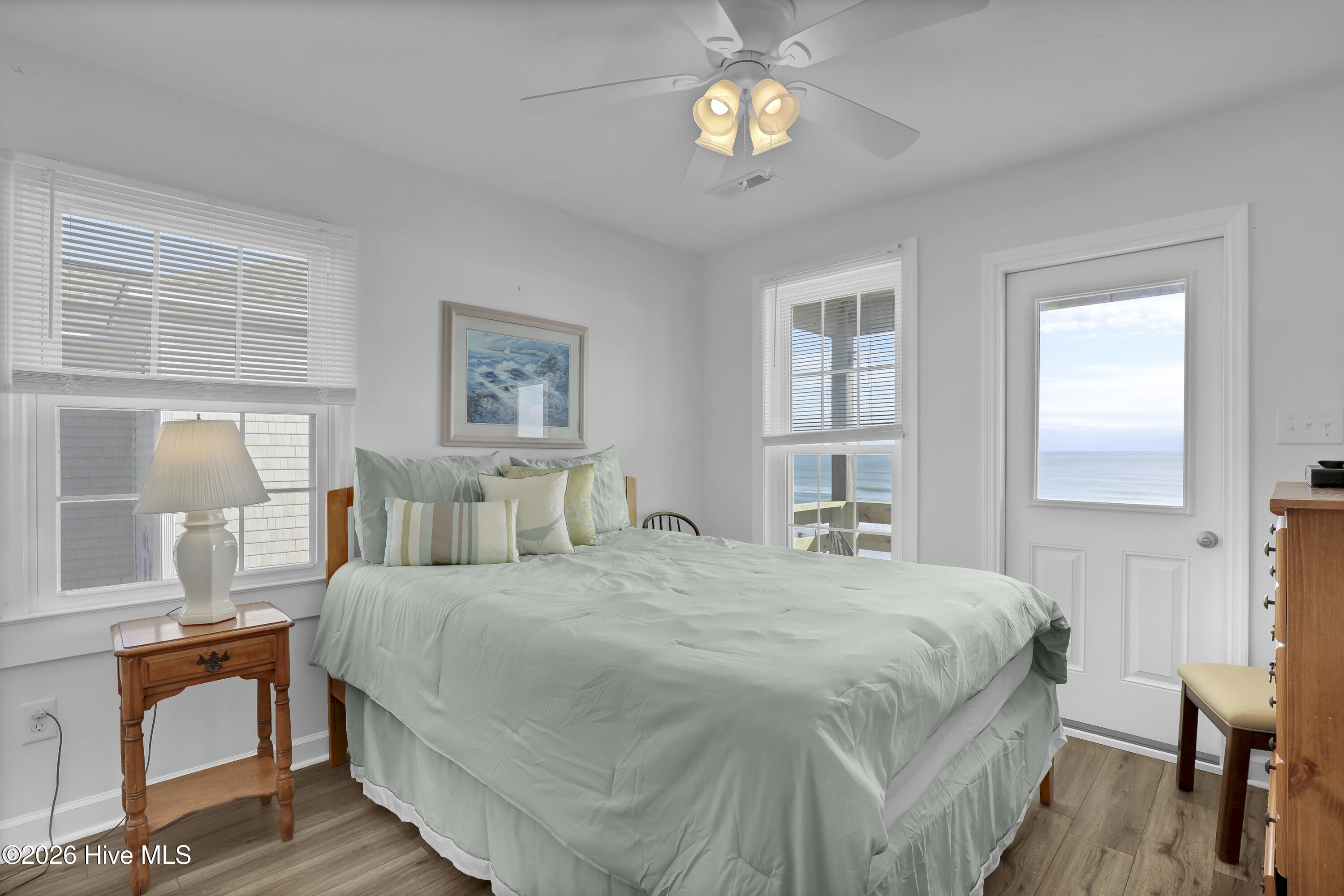 100551936 | Photo 43